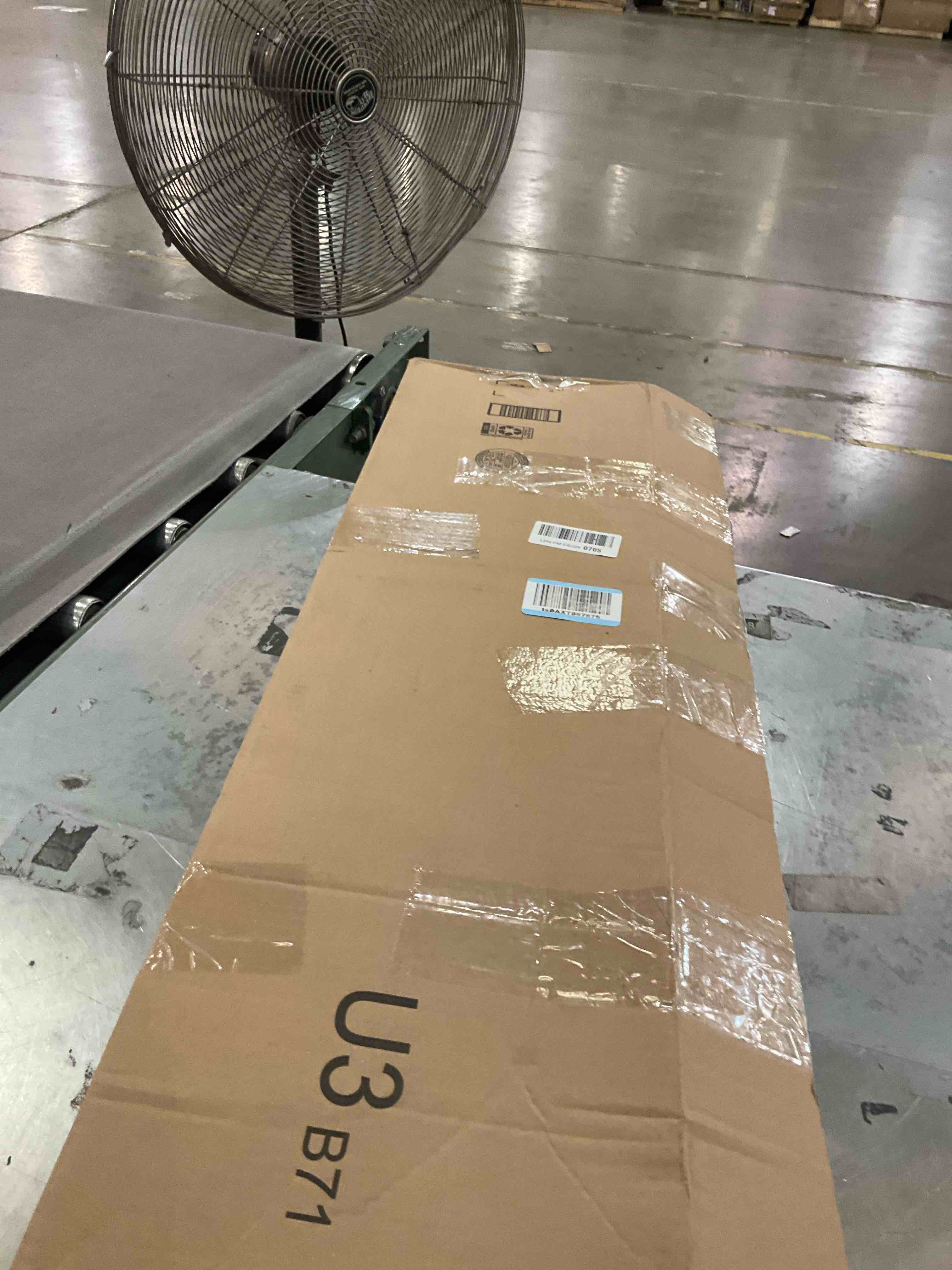 https://s3.amazonaws.com/lotting-images-prod/bidfta/PNK2462806_1749651712753.jpeg