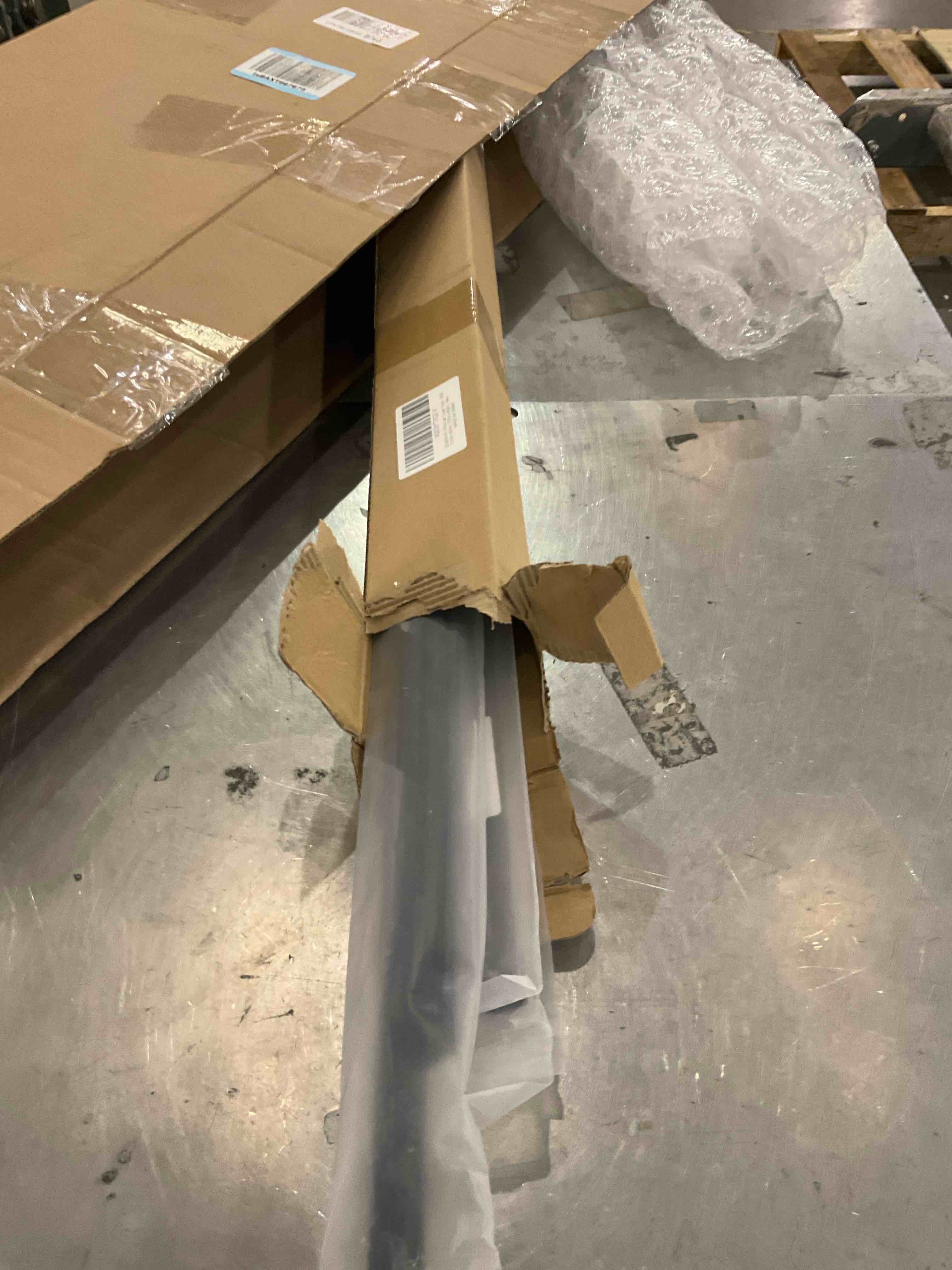 https://s3.amazonaws.com/lotting-images-prod/bidfta/PNK2462806_1749651725764.jpeg