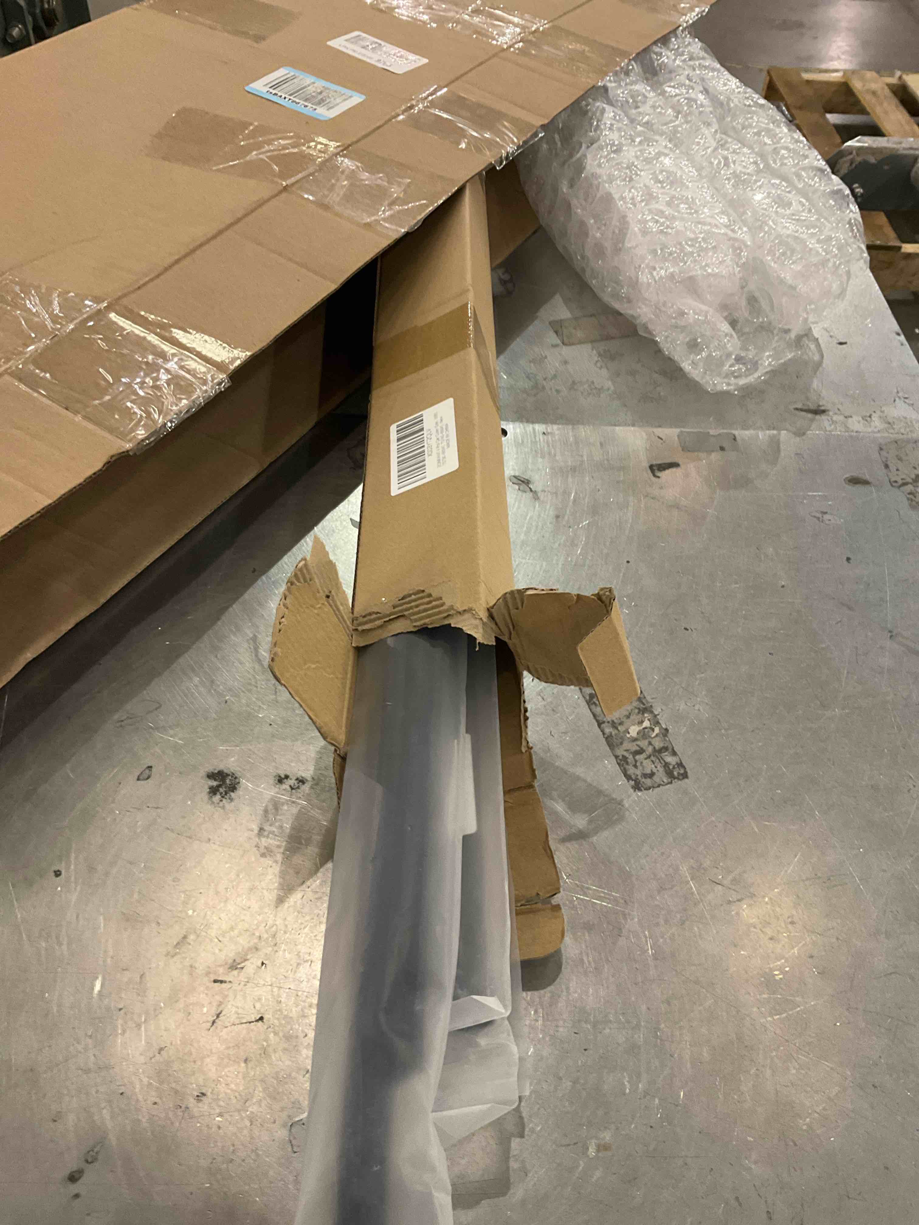 https://s3.amazonaws.com/lotting-images-prod/bidfta/PNK2462806_1749651726797.jpeg