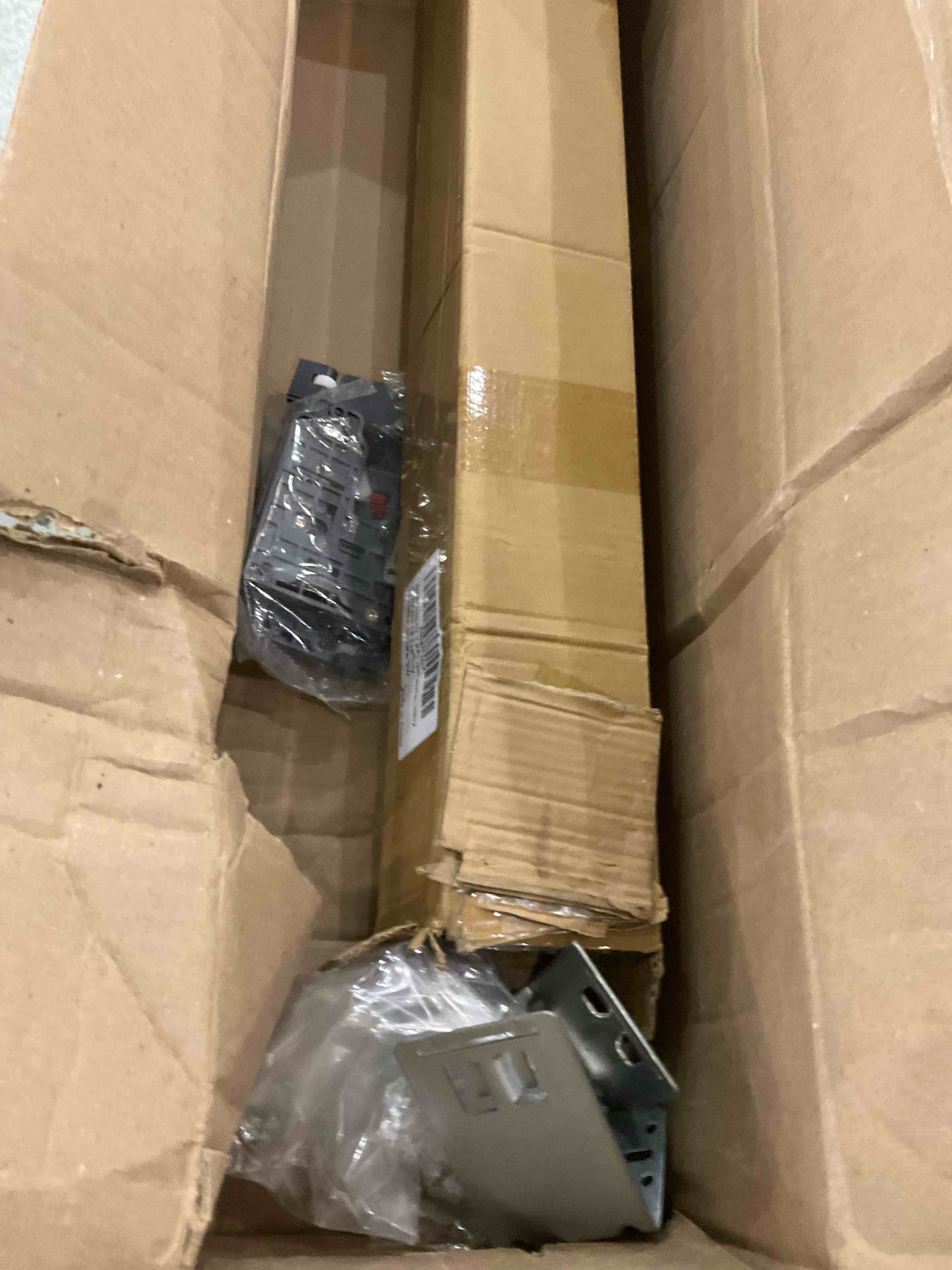 https://s3.amazonaws.com/lotting-images-prod/bidfta/PNK2464040_1749653249879.jpeg