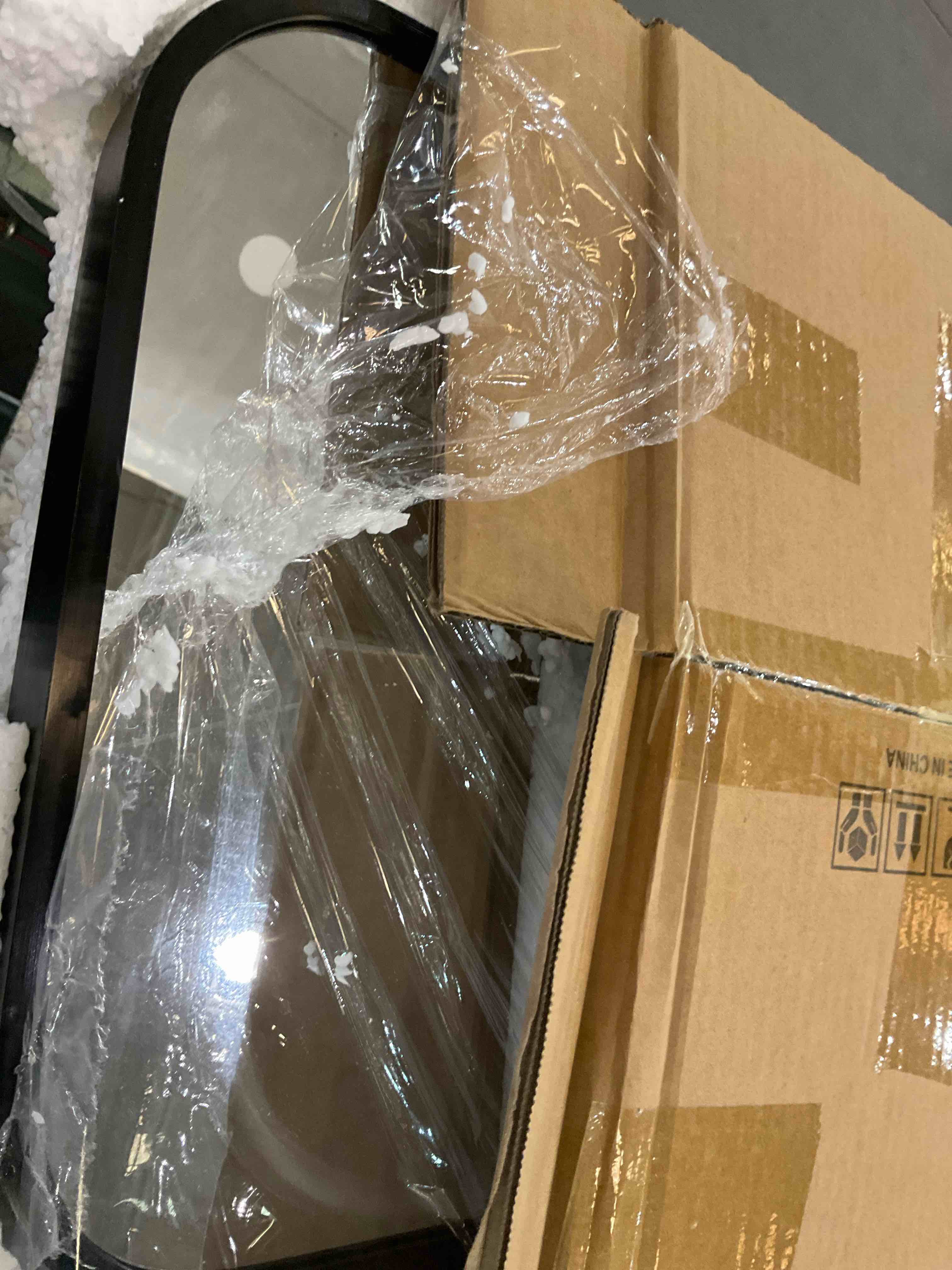 https://s3.amazonaws.com/lotting-images-prod/bidfta/PNK2464251_1749668087620.jpeg