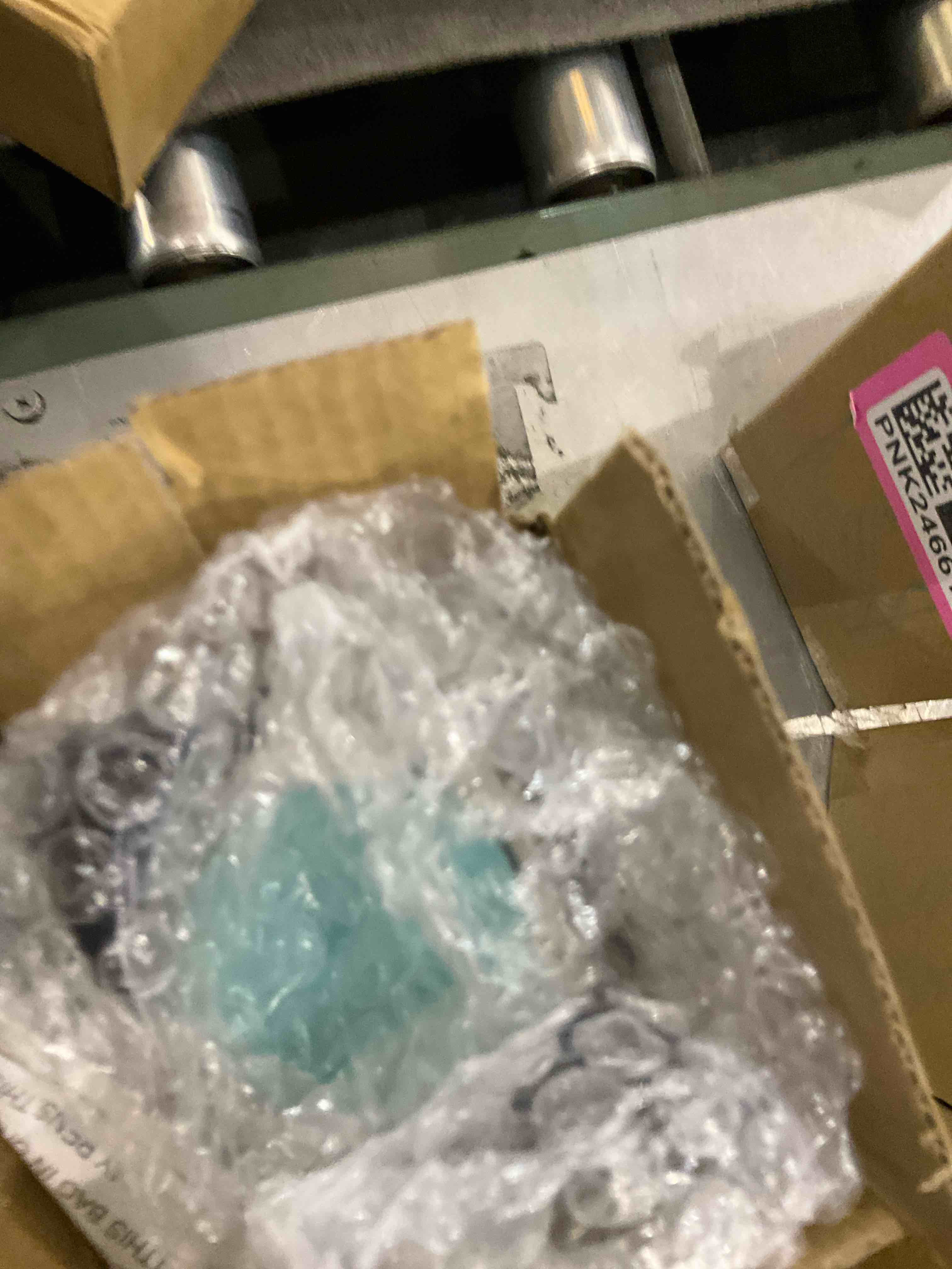 https://s3.amazonaws.com/lotting-images-prod/bidfta/PNK2466154_1749825948803.jpeg