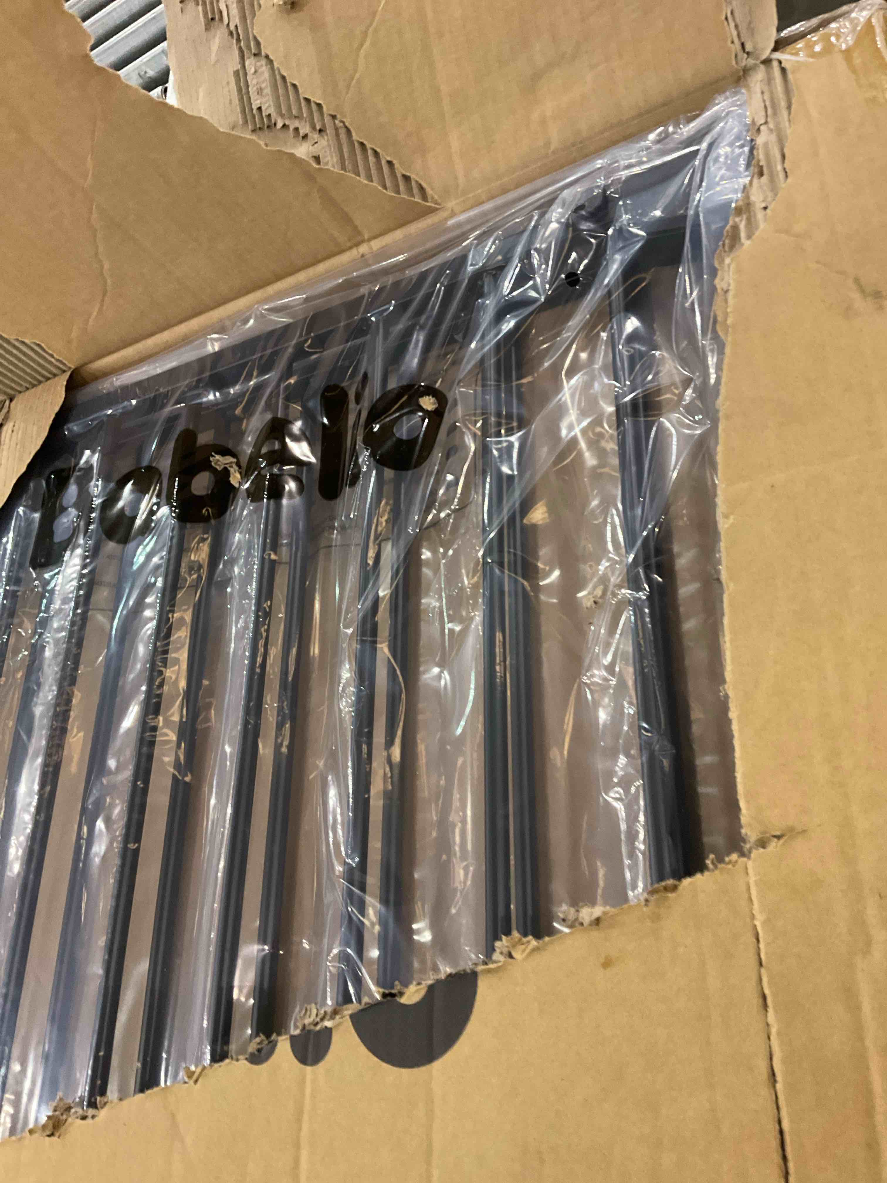 https://s3.amazonaws.com/lotting-images-prod/bidfta/PNK2469650_1749841704824.jpeg