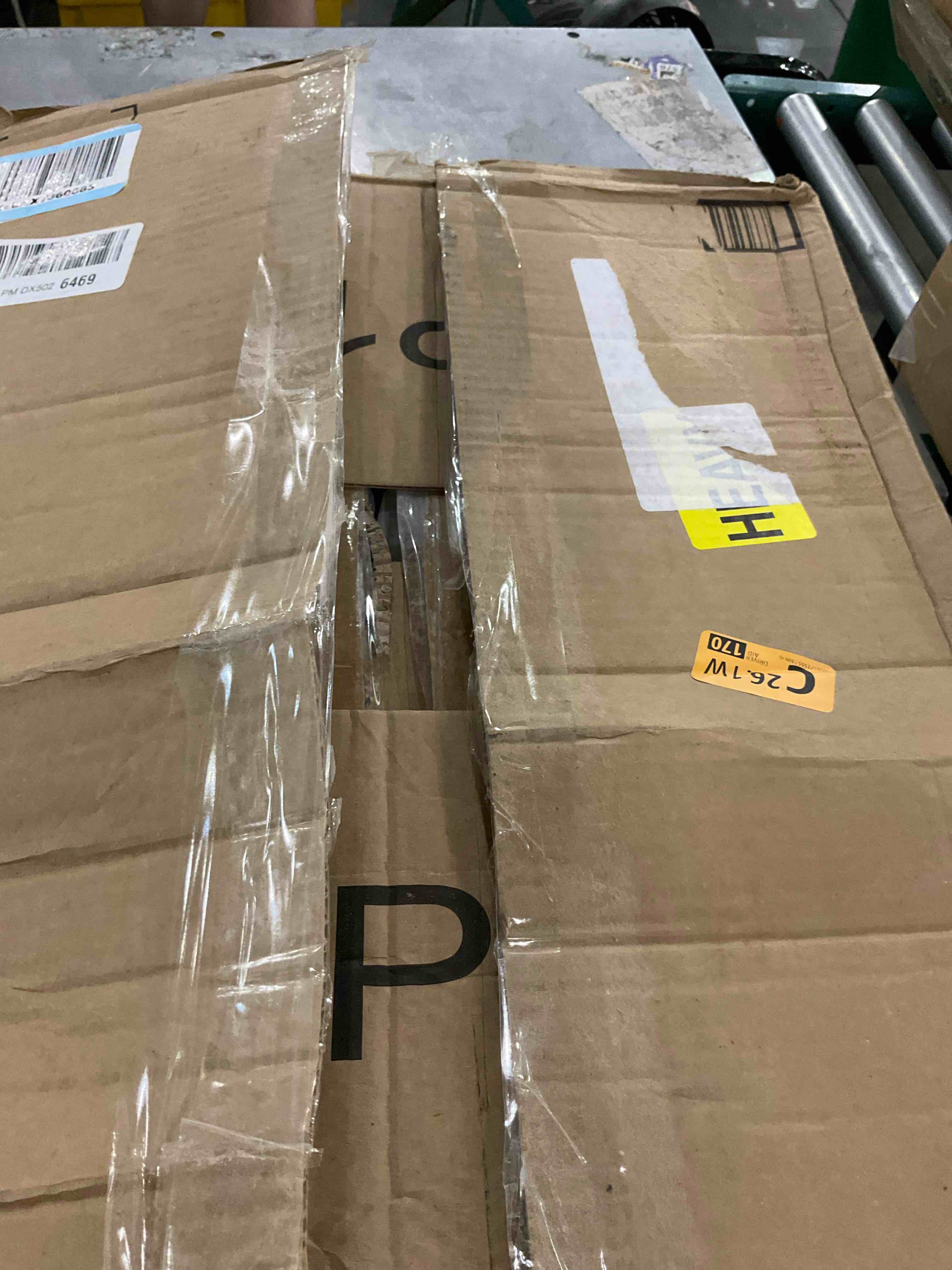 https://s3.amazonaws.com/lotting-images-prod/bidfta/PNK2470836_1750340922195.jpeg