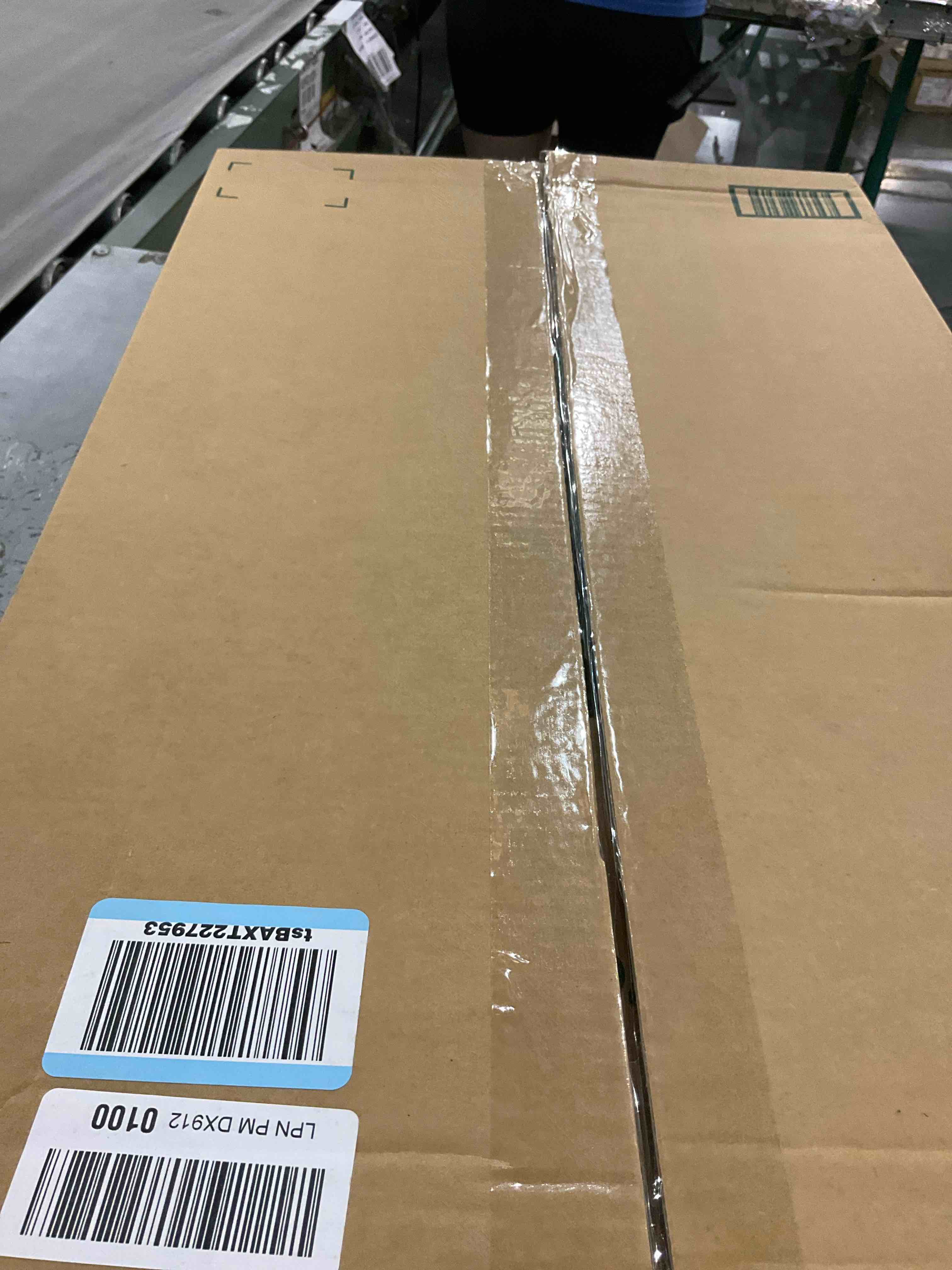 https://s3.amazonaws.com/lotting-images-prod/bidfta/PNK2470848_1750341425318.jpeg