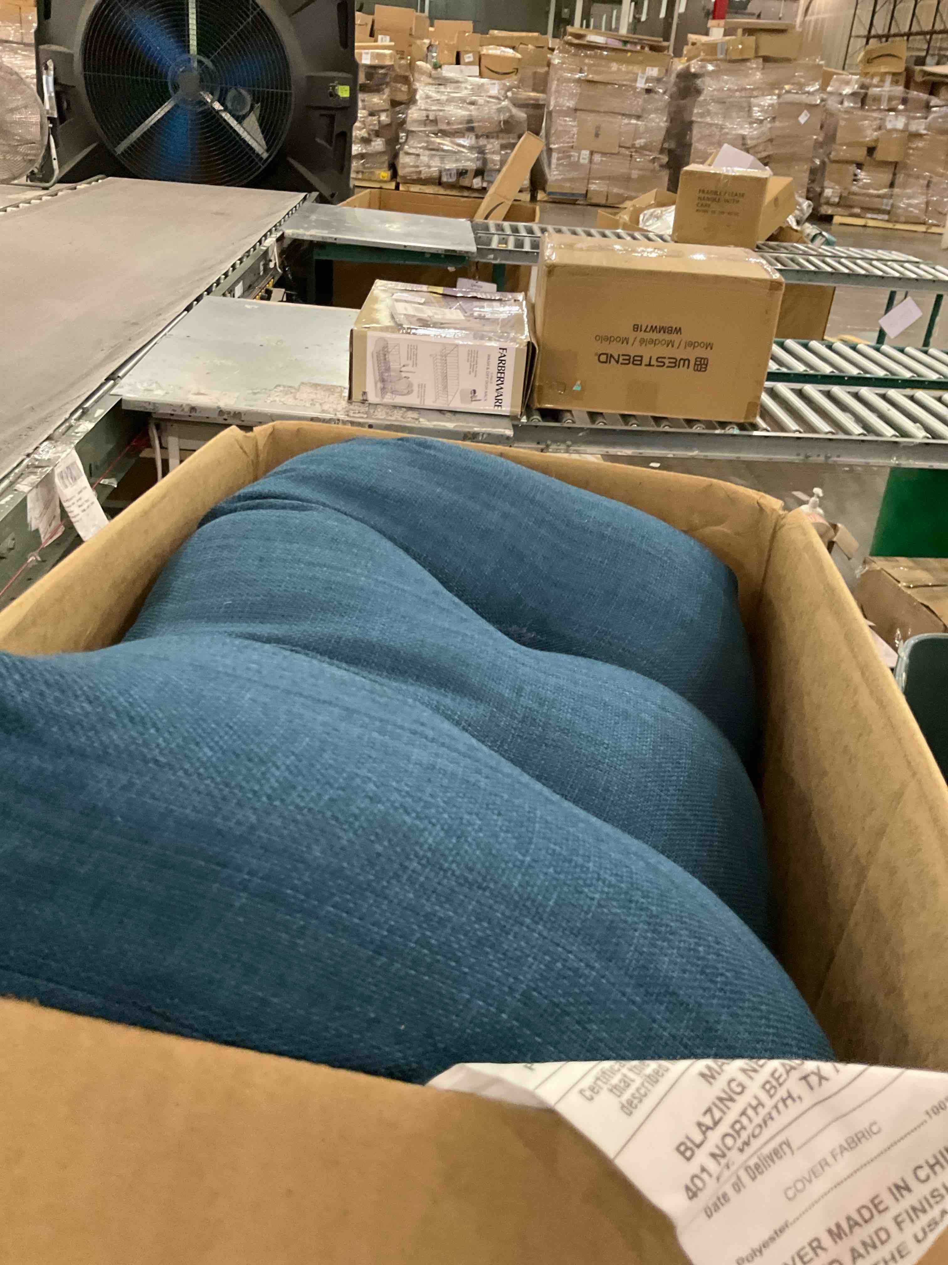 https://s3.amazonaws.com/lotting-images-prod/bidfta/PNK2471544_1750430274368.jpeg