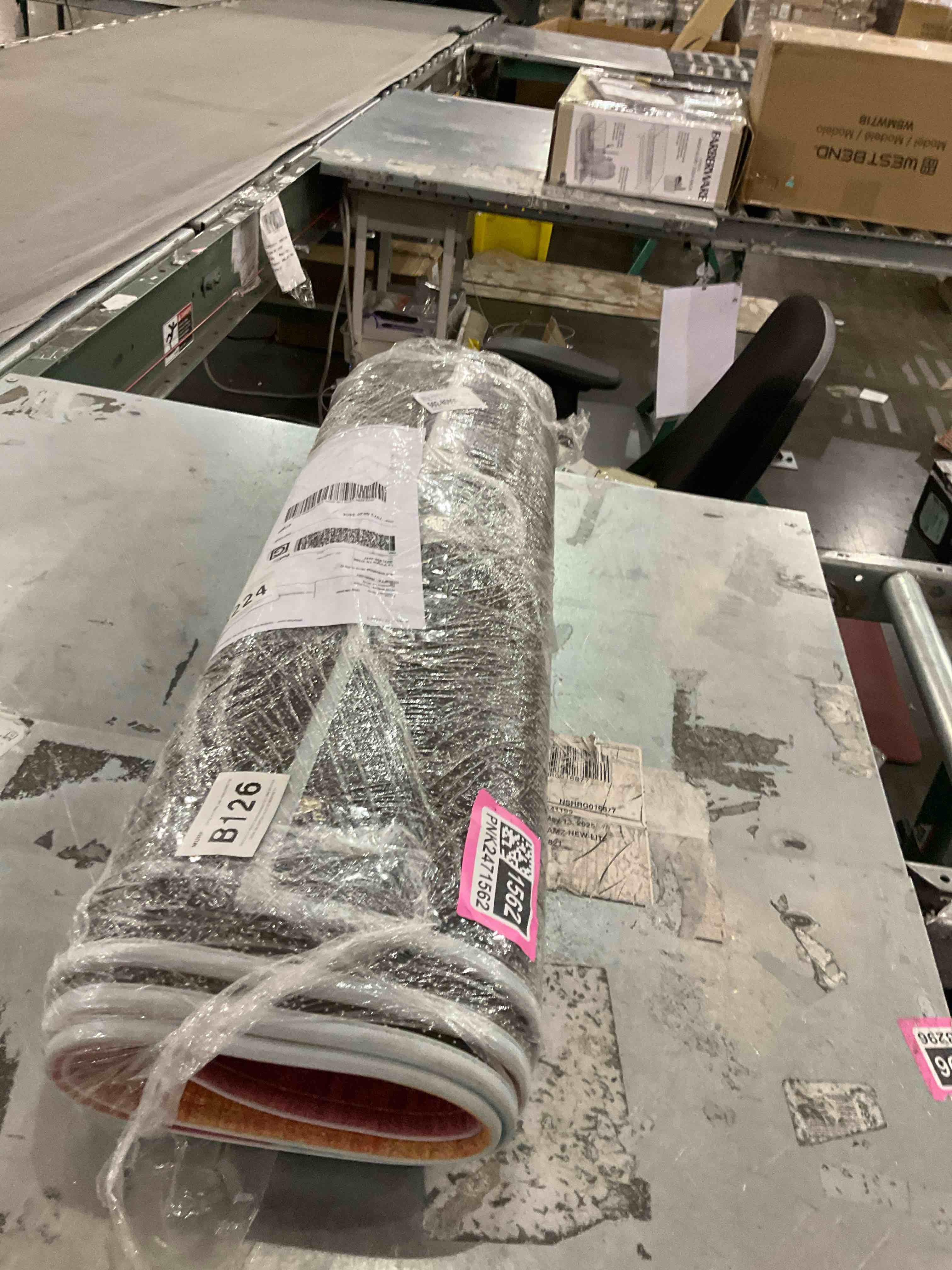 https://s3.amazonaws.com/lotting-images-prod/bidfta/PNK2471562_1750430996541.jpeg