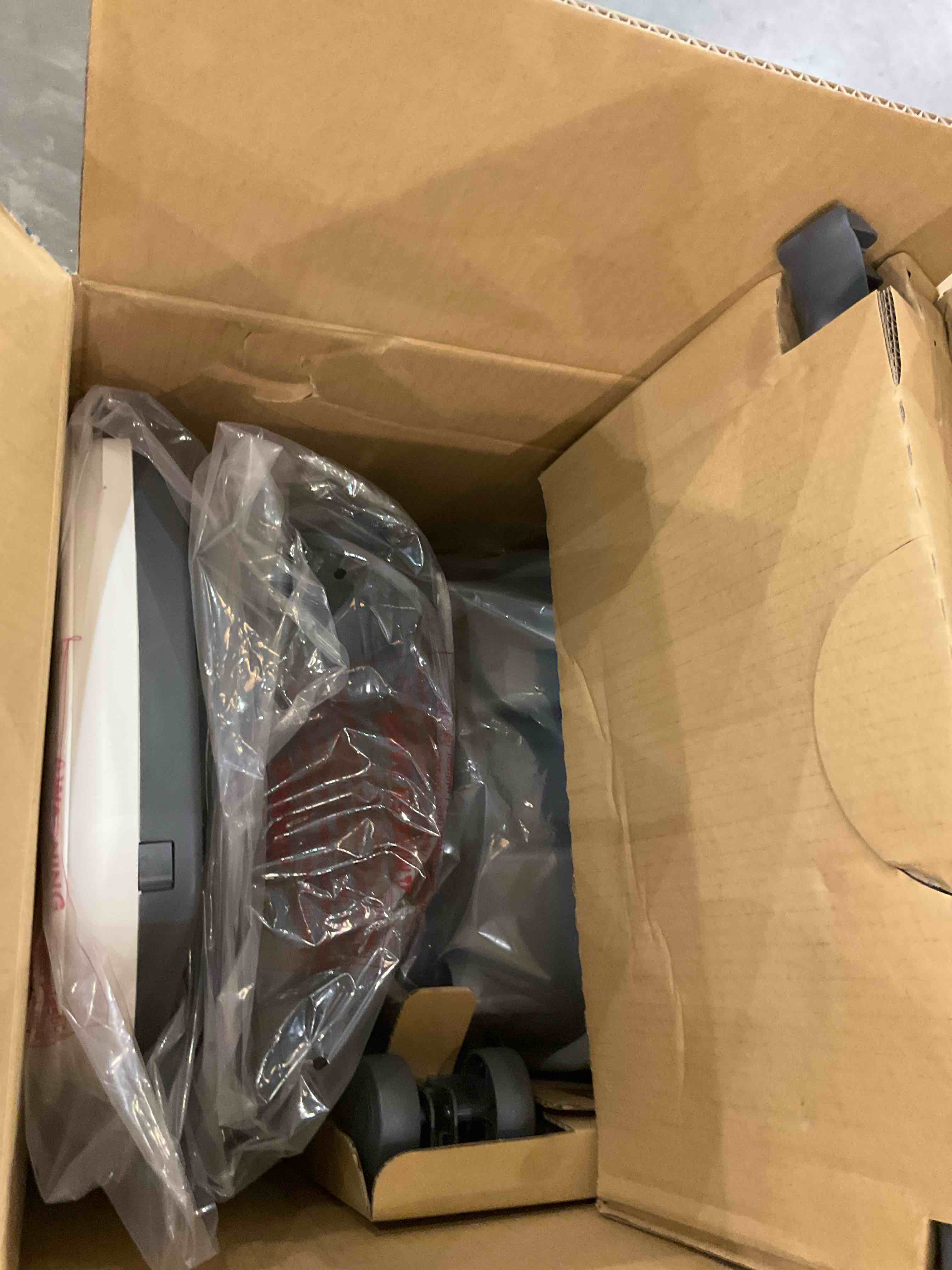 https://s3.amazonaws.com/lotting-images-prod/bidfta/PNK2472126_1750682391670.jpeg