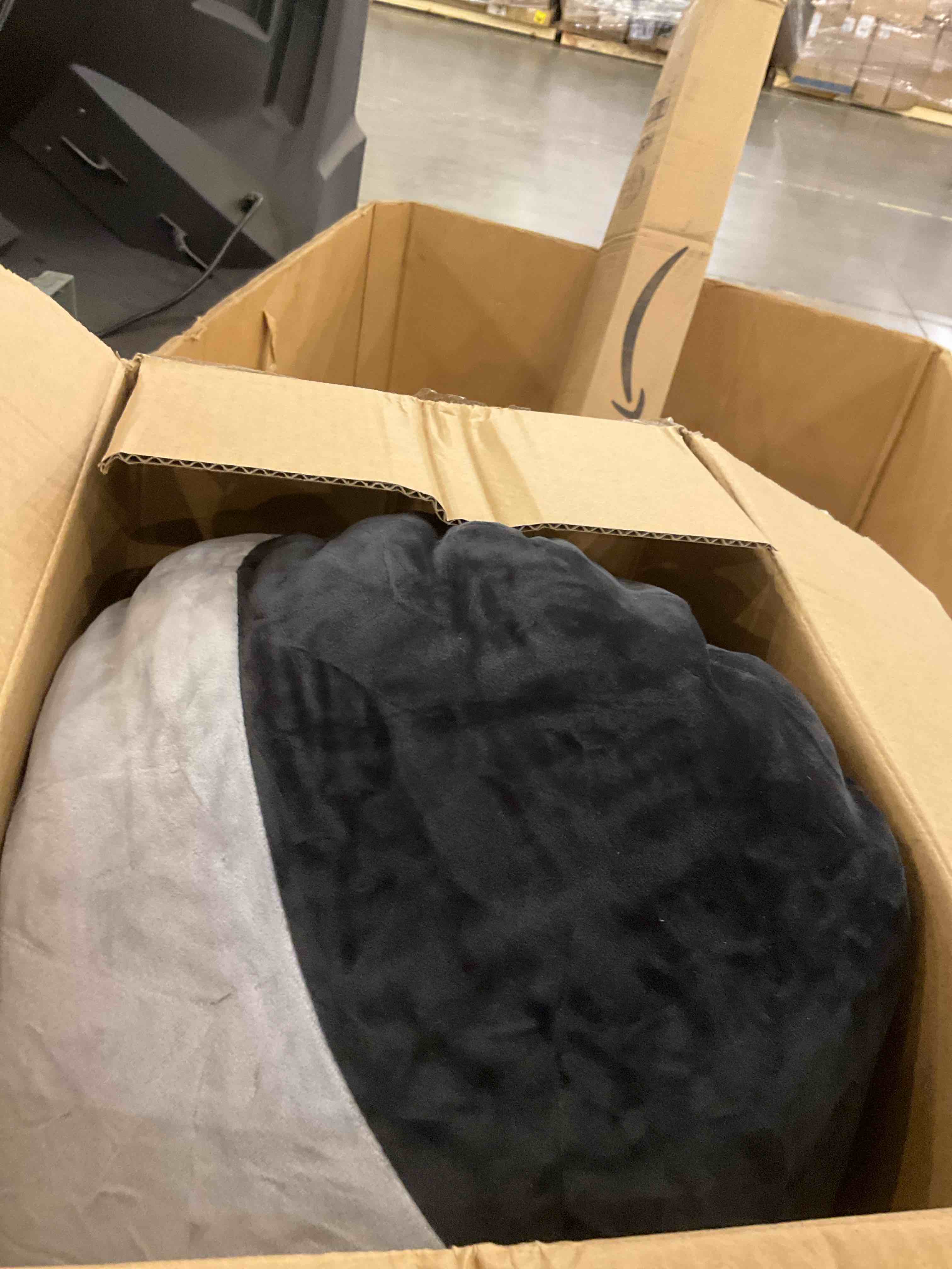 https://s3.amazonaws.com/lotting-images-prod/bidfta/PNK2472163_1750687462980.jpeg