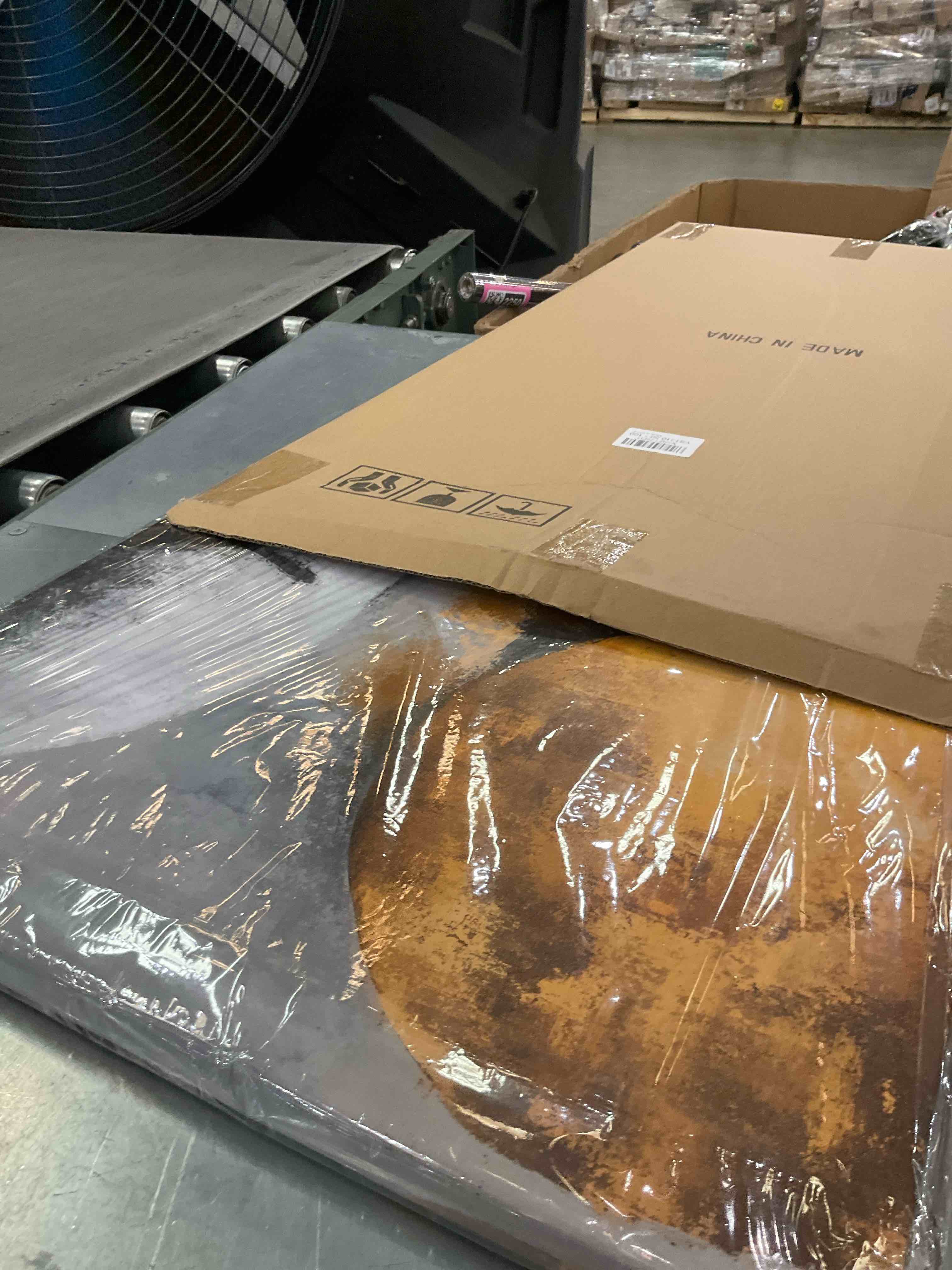 https://s3.amazonaws.com/lotting-images-prod/bidfta/PNK2472377_1750698809487.jpeg