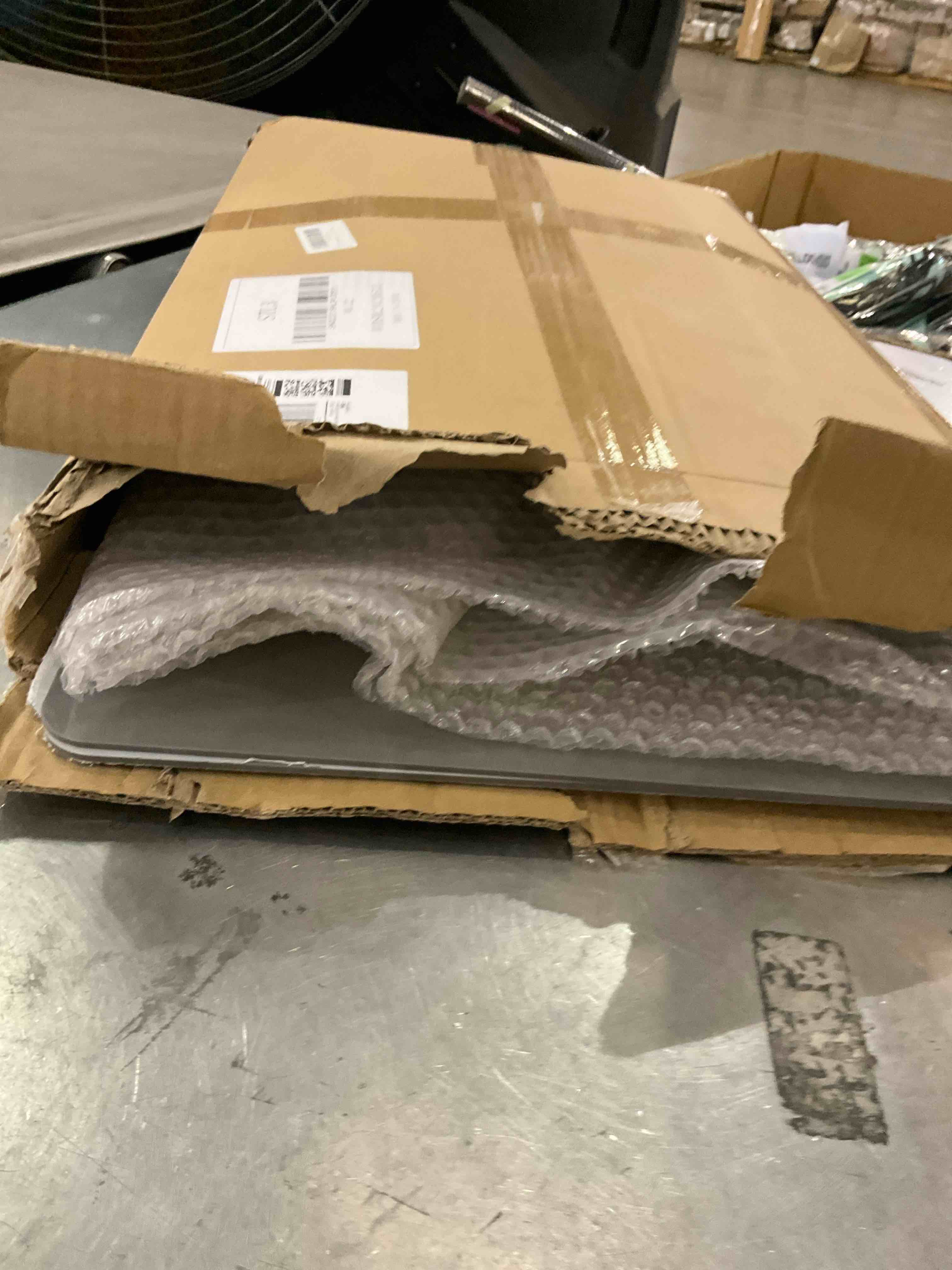 https://s3.amazonaws.com/lotting-images-prod/bidfta/PNK2472472_1750705222198.jpeg