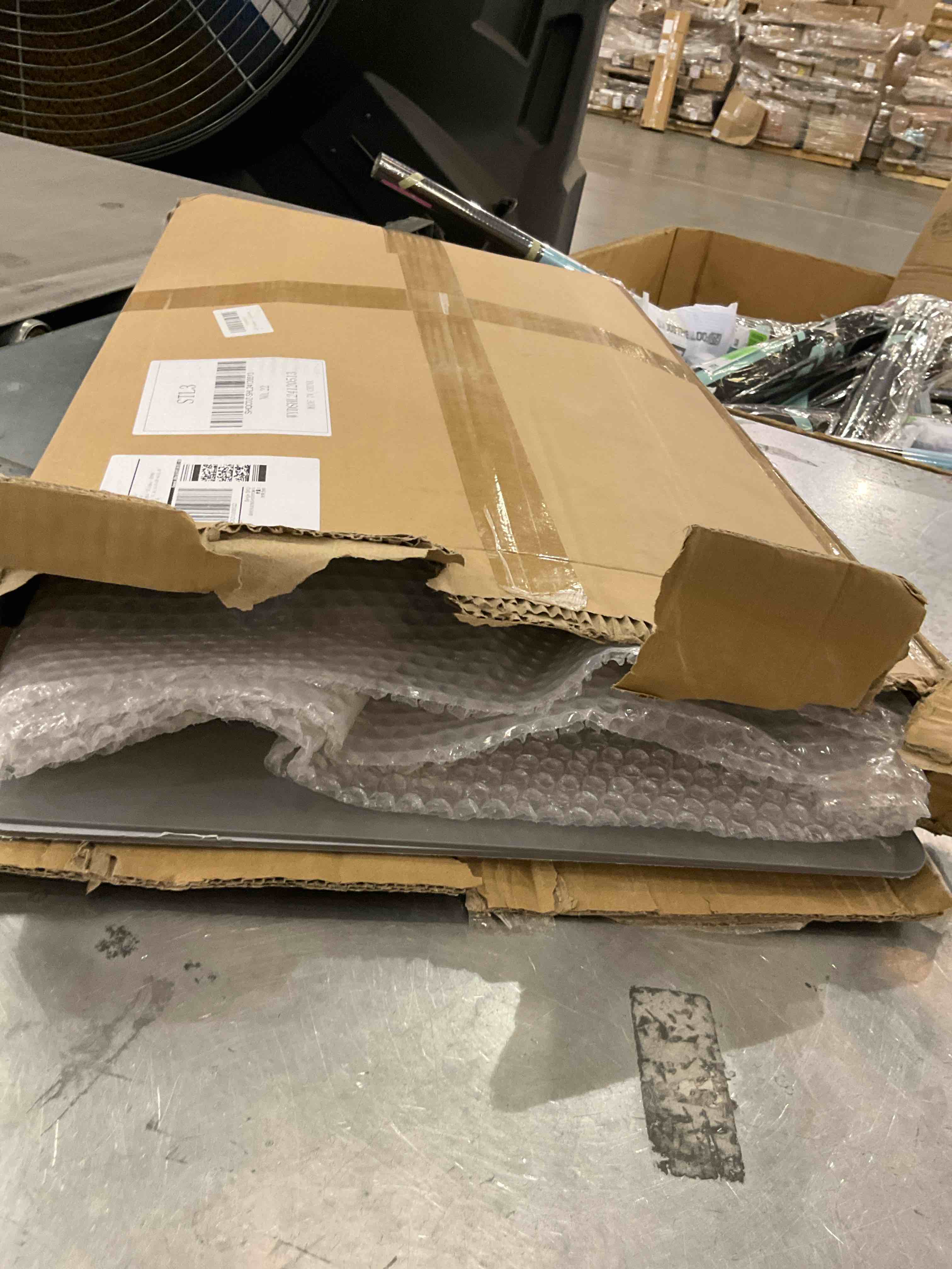 https://s3.amazonaws.com/lotting-images-prod/bidfta/PNK2472472_1750705223496.jpeg
