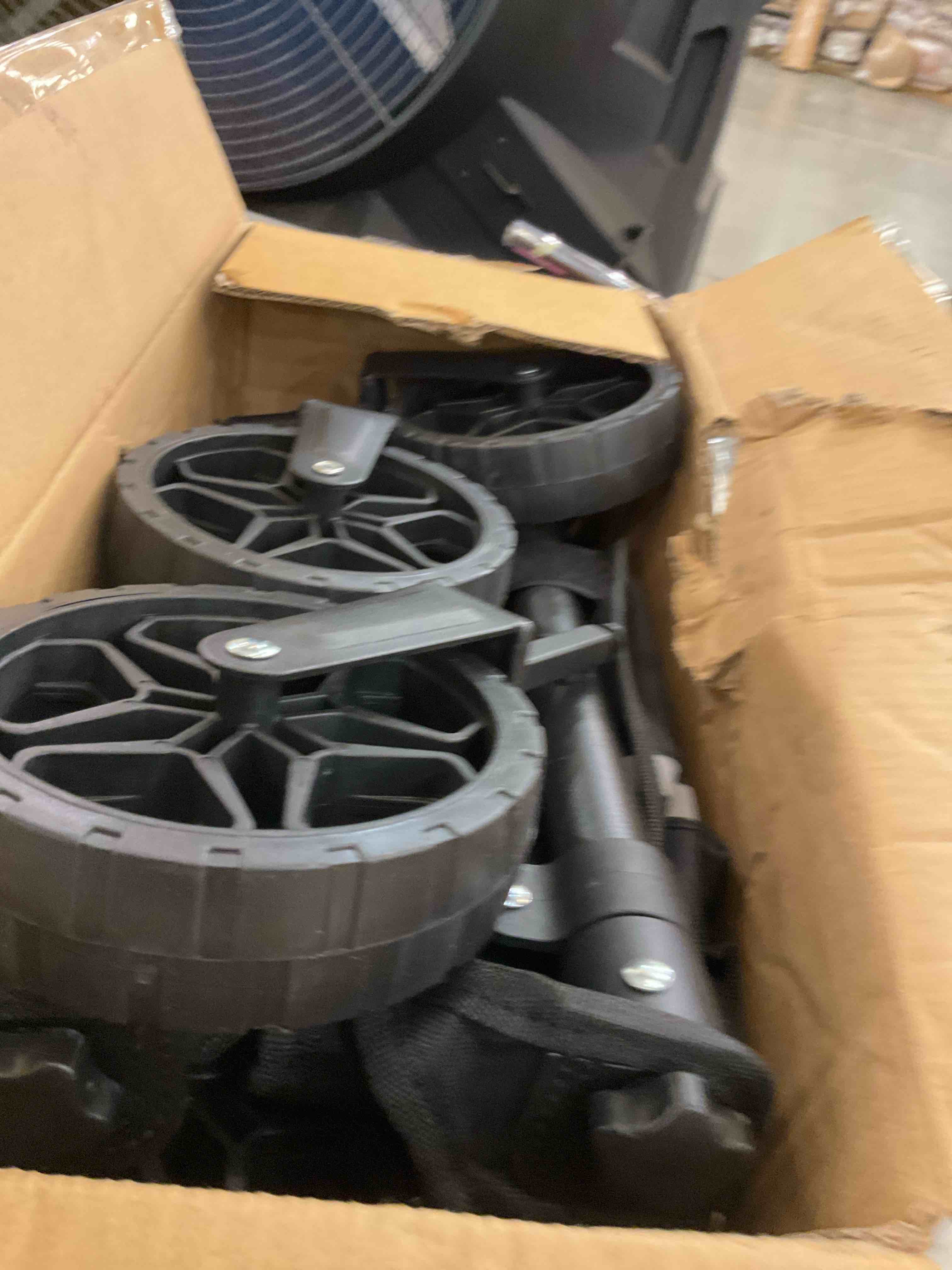 https://s3.amazonaws.com/lotting-images-prod/bidfta/PNK2472494_1750703534579.jpeg