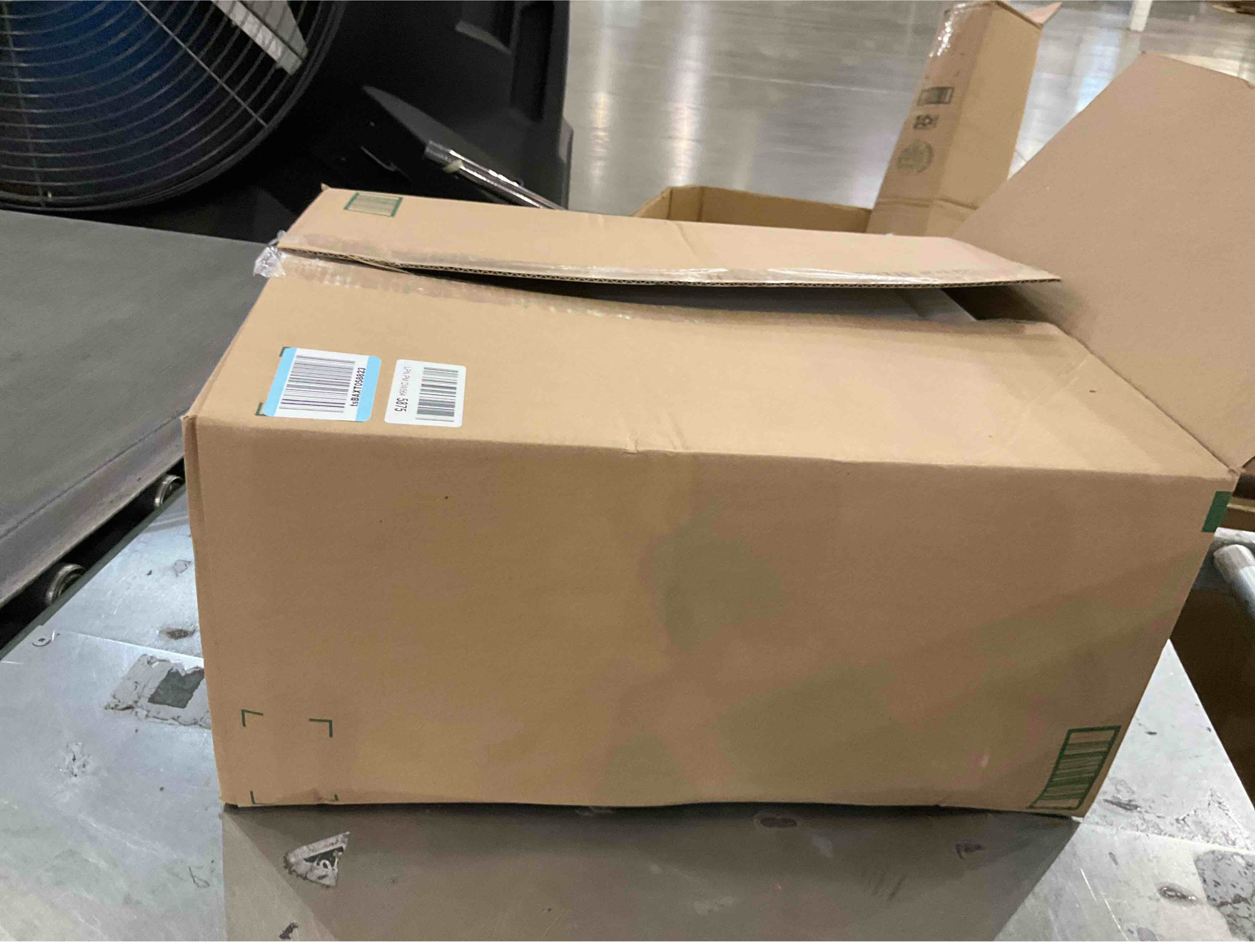 https://s3.amazonaws.com/lotting-images-prod/bidfta/PNK2472654_1750853633351.jpeg