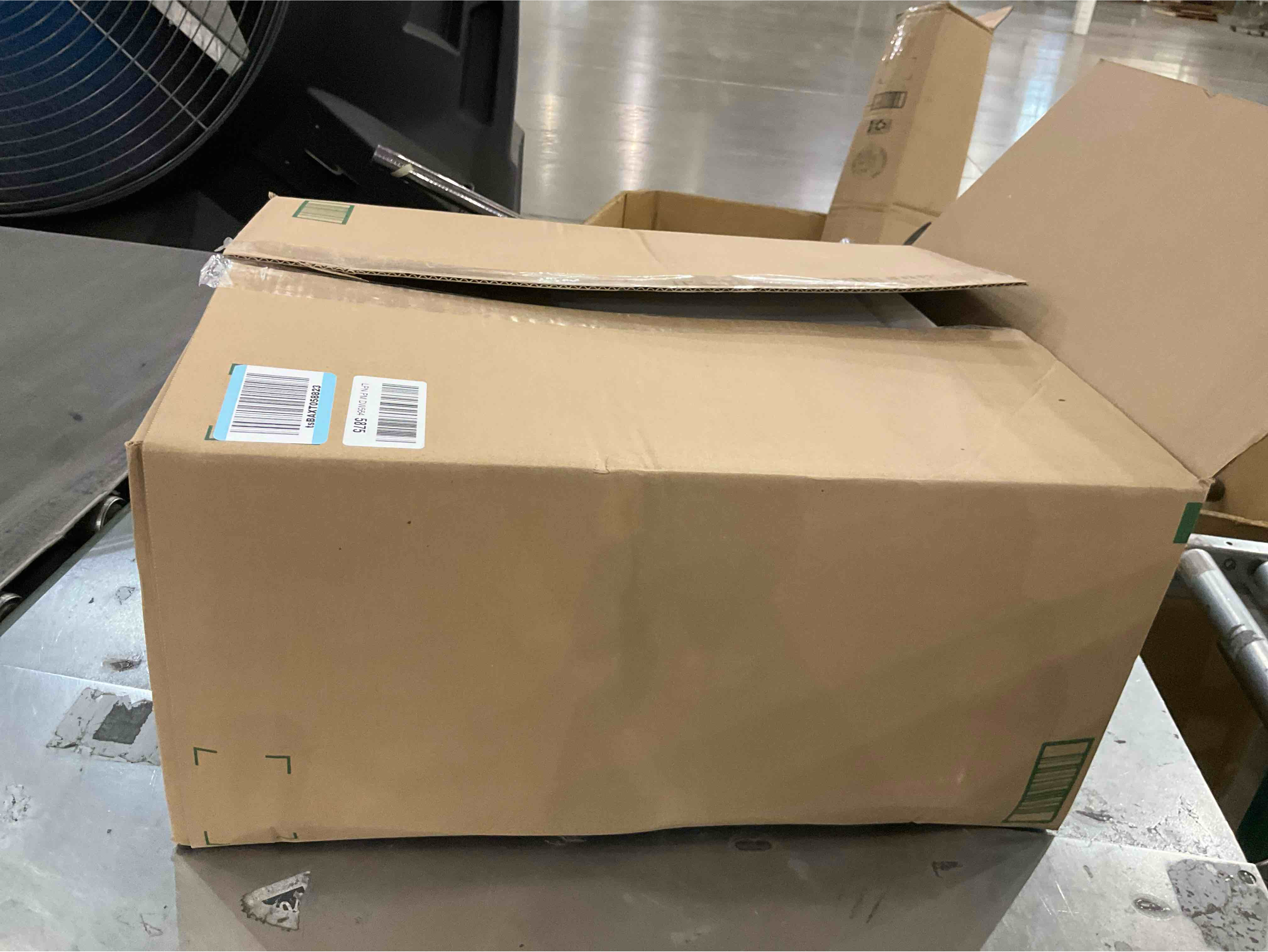 https://s3.amazonaws.com/lotting-images-prod/bidfta/PNK2472654_1750853634553.jpeg