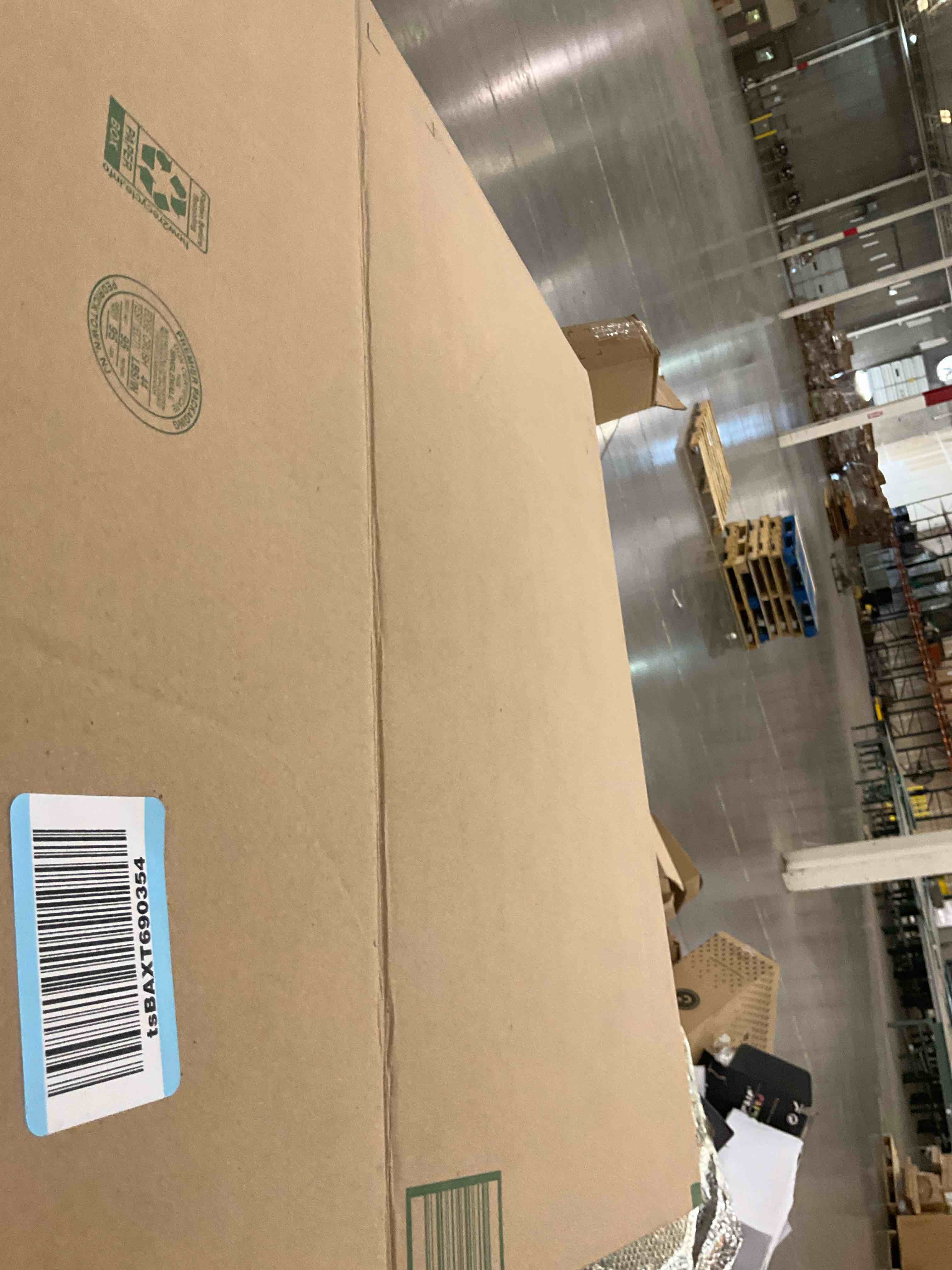 https://s3.amazonaws.com/lotting-images-prod/bidfta/PNK2472705_1750859338155.jpeg