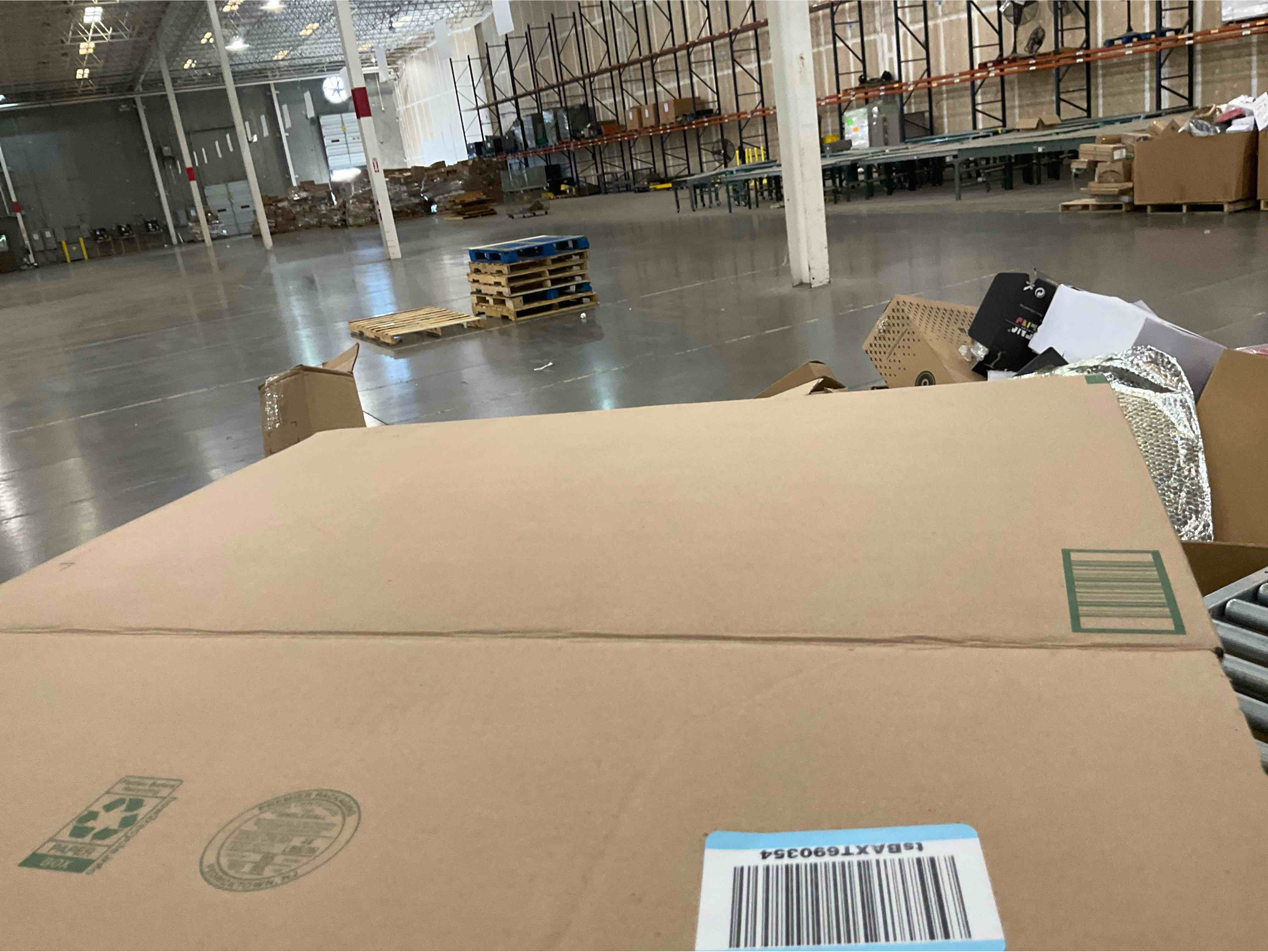 https://s3.amazonaws.com/lotting-images-prod/bidfta/PNK2472705_1750859339222.jpeg