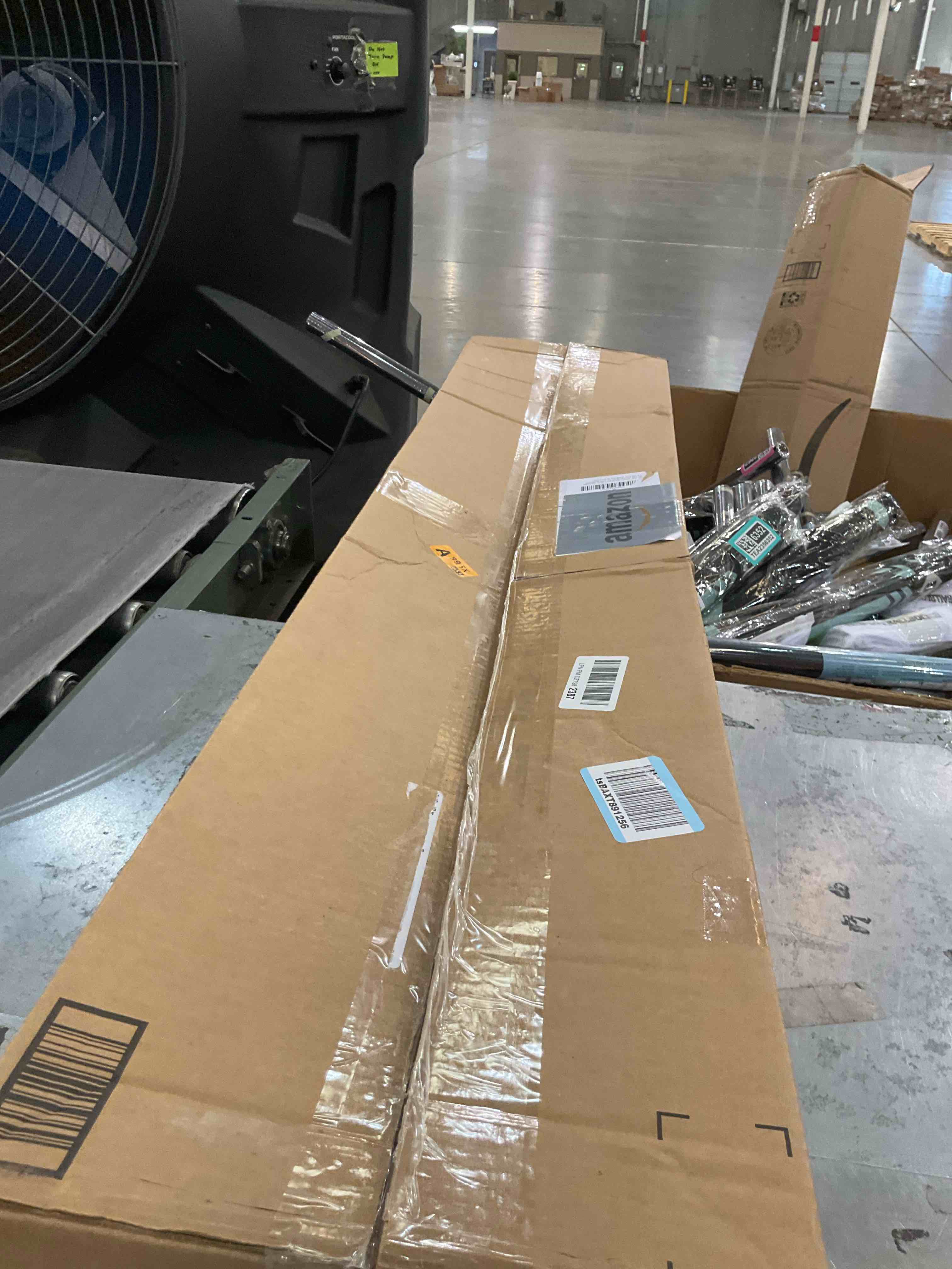 https://s3.amazonaws.com/lotting-images-prod/bidfta/PNK2472709_1750860193972.jpeg
