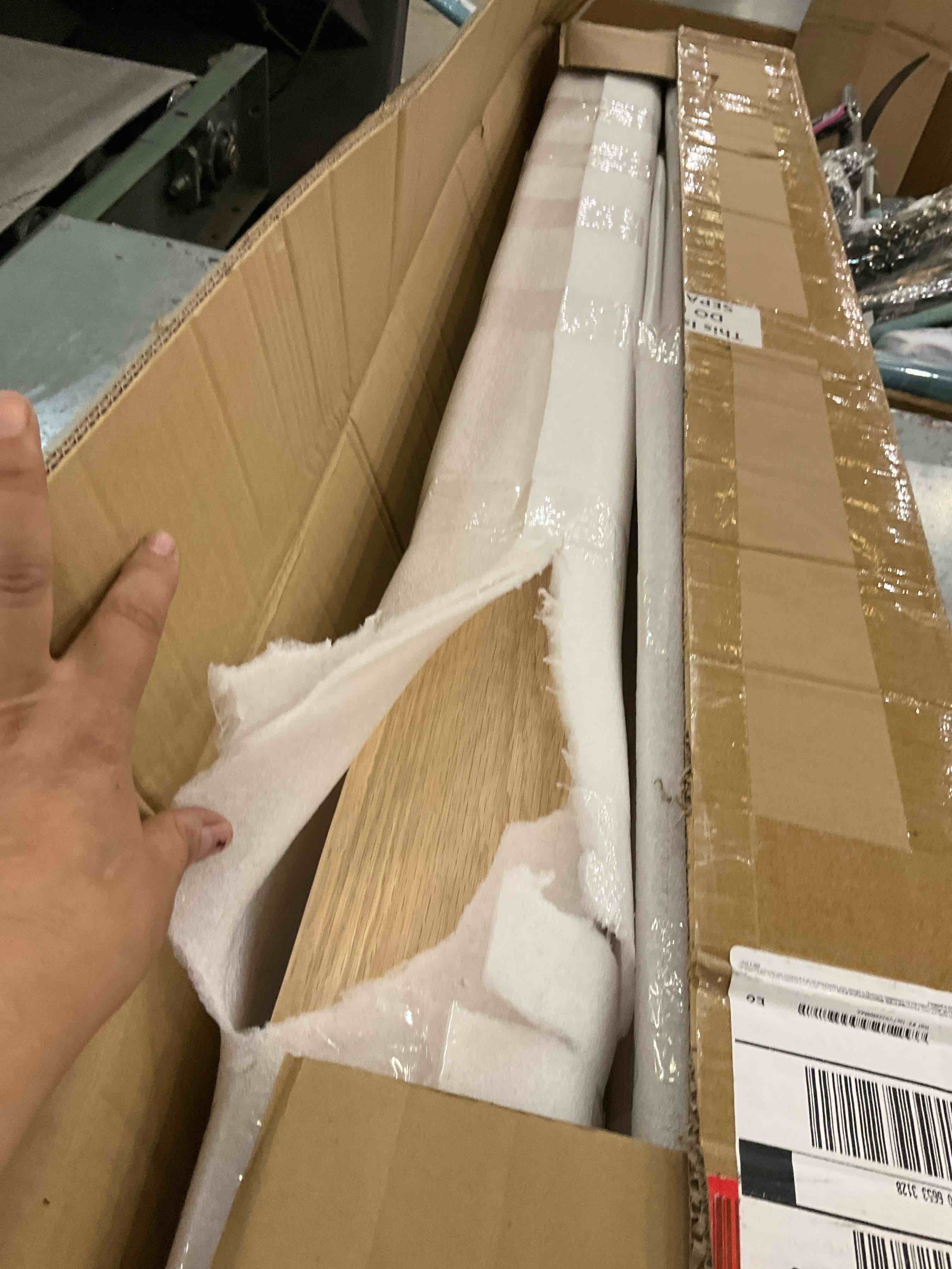 https://s3.amazonaws.com/lotting-images-prod/bidfta/PNK2472730_1750865361077.jpeg