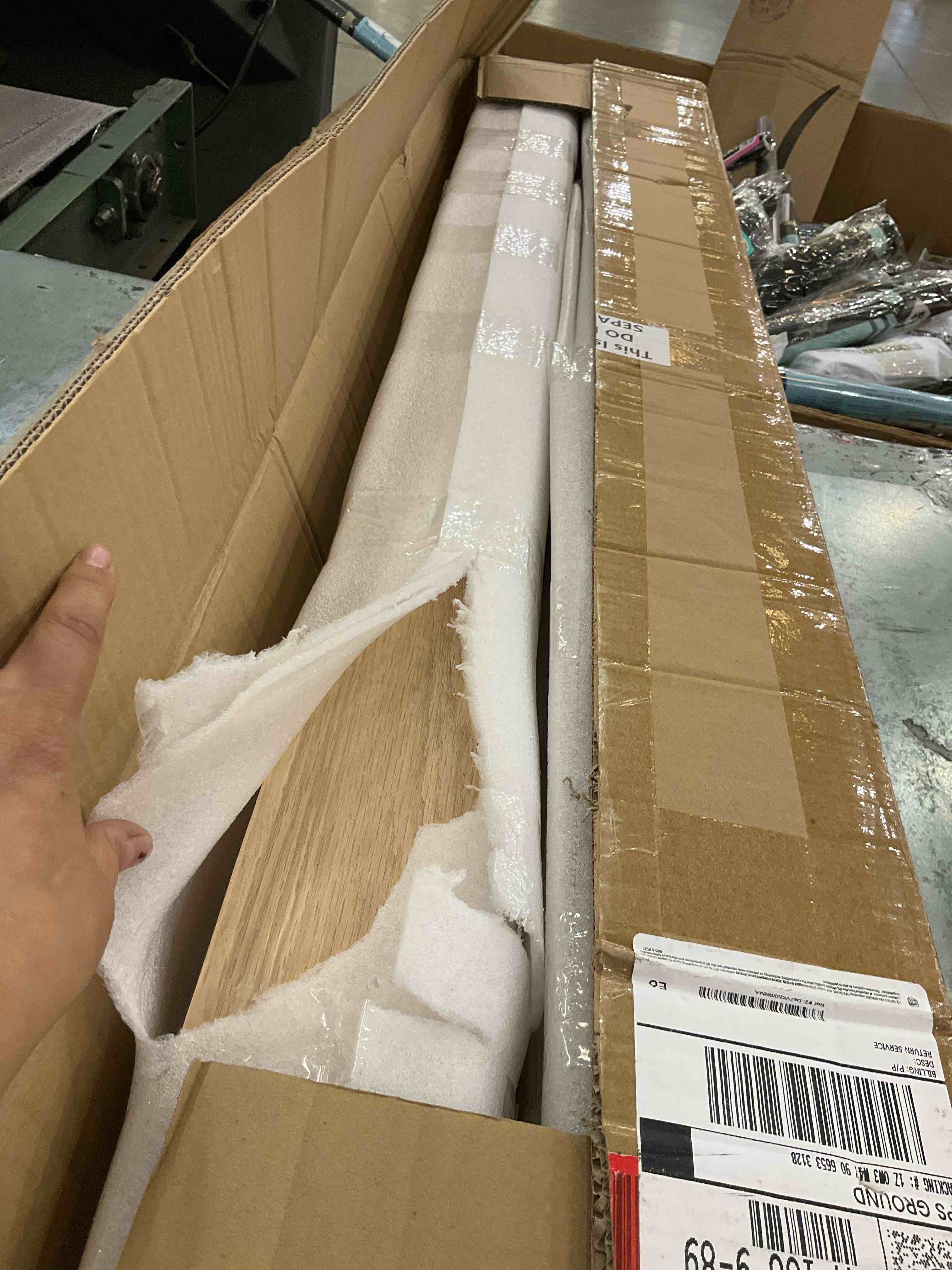 https://s3.amazonaws.com/lotting-images-prod/bidfta/PNK2472730_1750865362477.jpeg