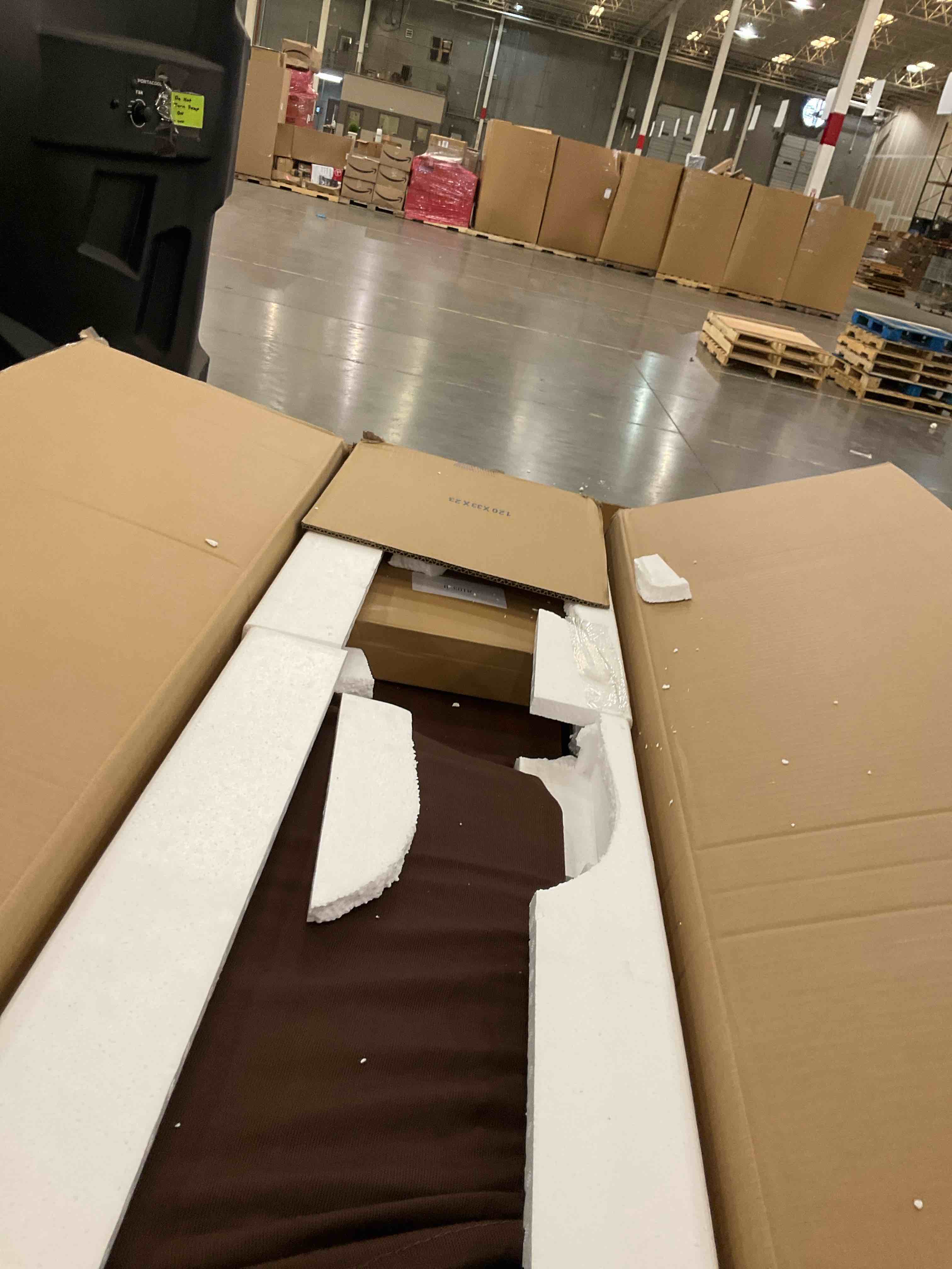 https://s3.amazonaws.com/lotting-images-prod/bidfta/PNK2472755_1750871182484.jpeg