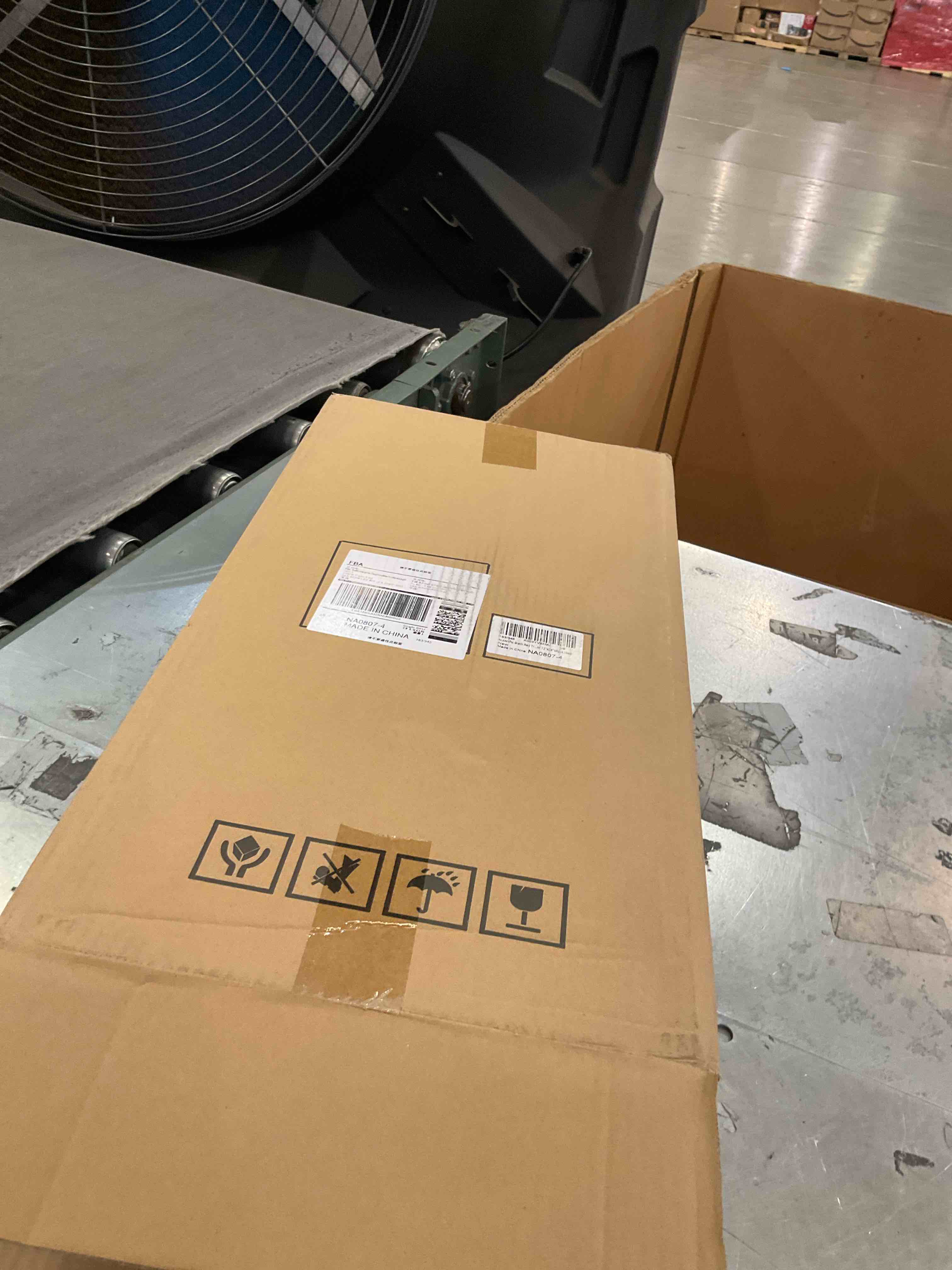 https://s3.amazonaws.com/lotting-images-prod/bidfta/PNK2472778_1750872113337.jpeg