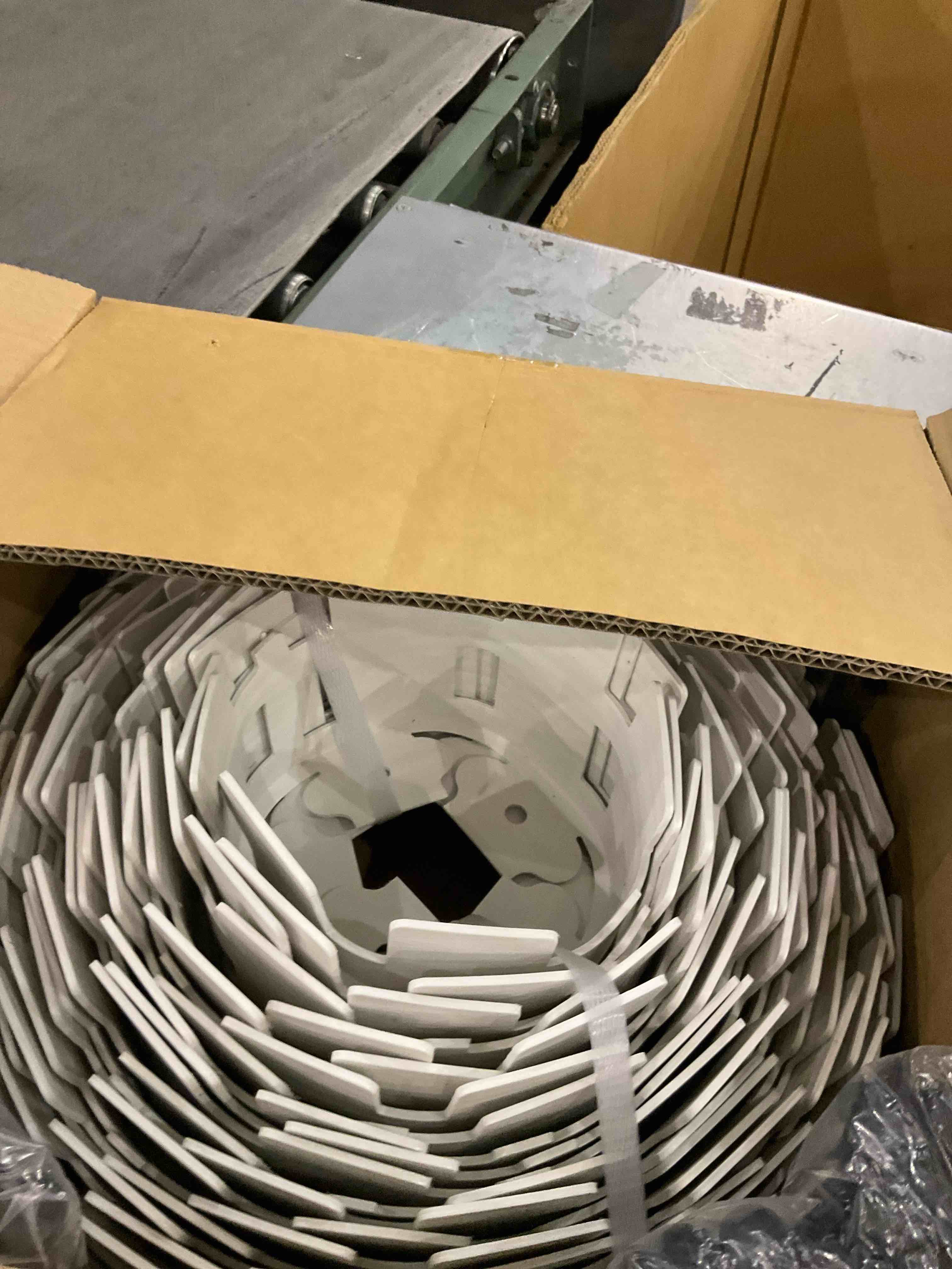 https://s3.amazonaws.com/lotting-images-prod/bidfta/PNK2472907_1750936058654.jpeg