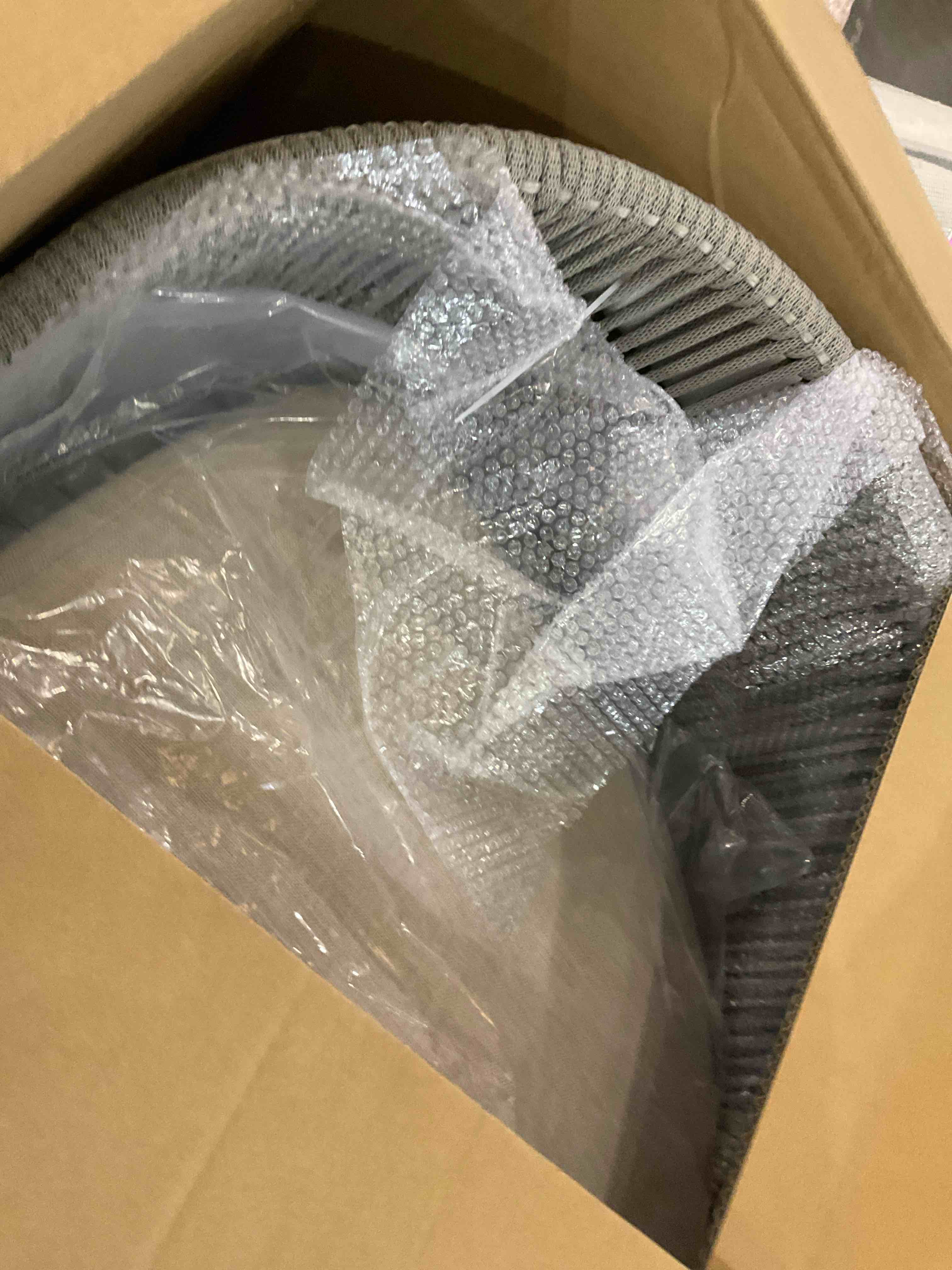 https://s3.amazonaws.com/lotting-images-prod/bidfta/PNK2473256_1751027953018.jpeg