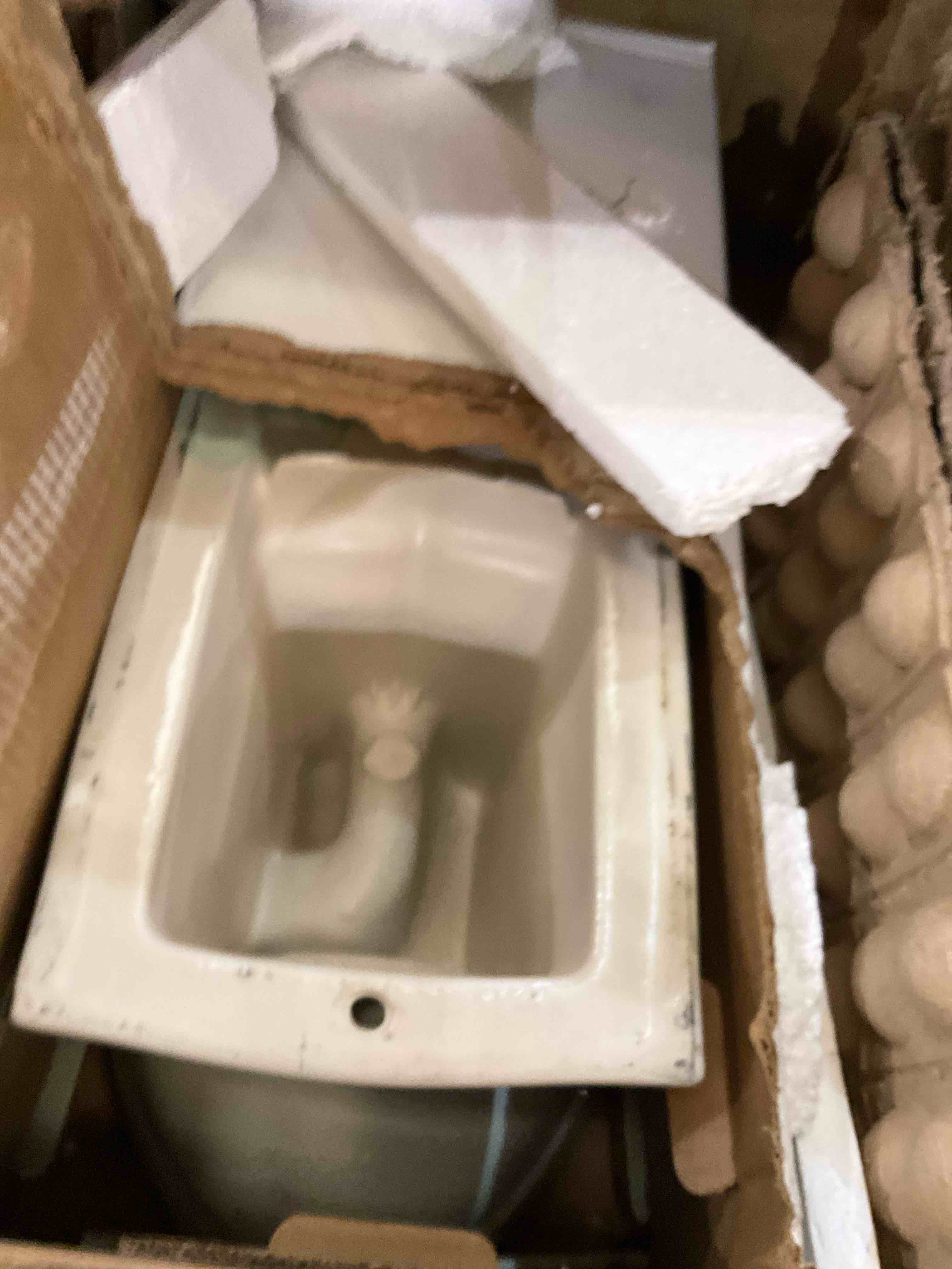 https://s3.amazonaws.com/lotting-images-prod/bidfta/PNK2473291_1751034603968.jpeg