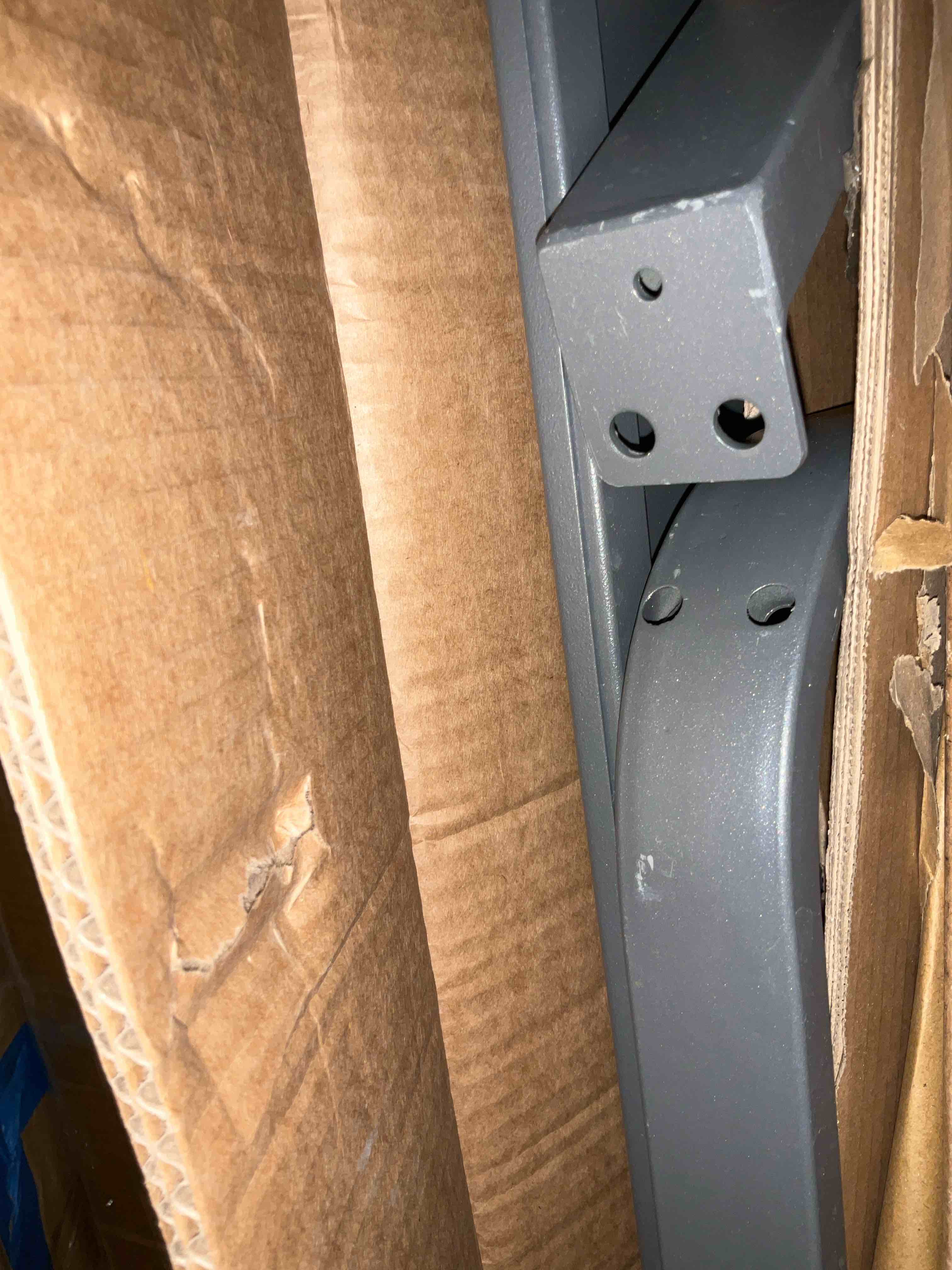 https://s3.amazonaws.com/lotting-images-prod/bidfta/PNK2473345_1751045880109.jpeg