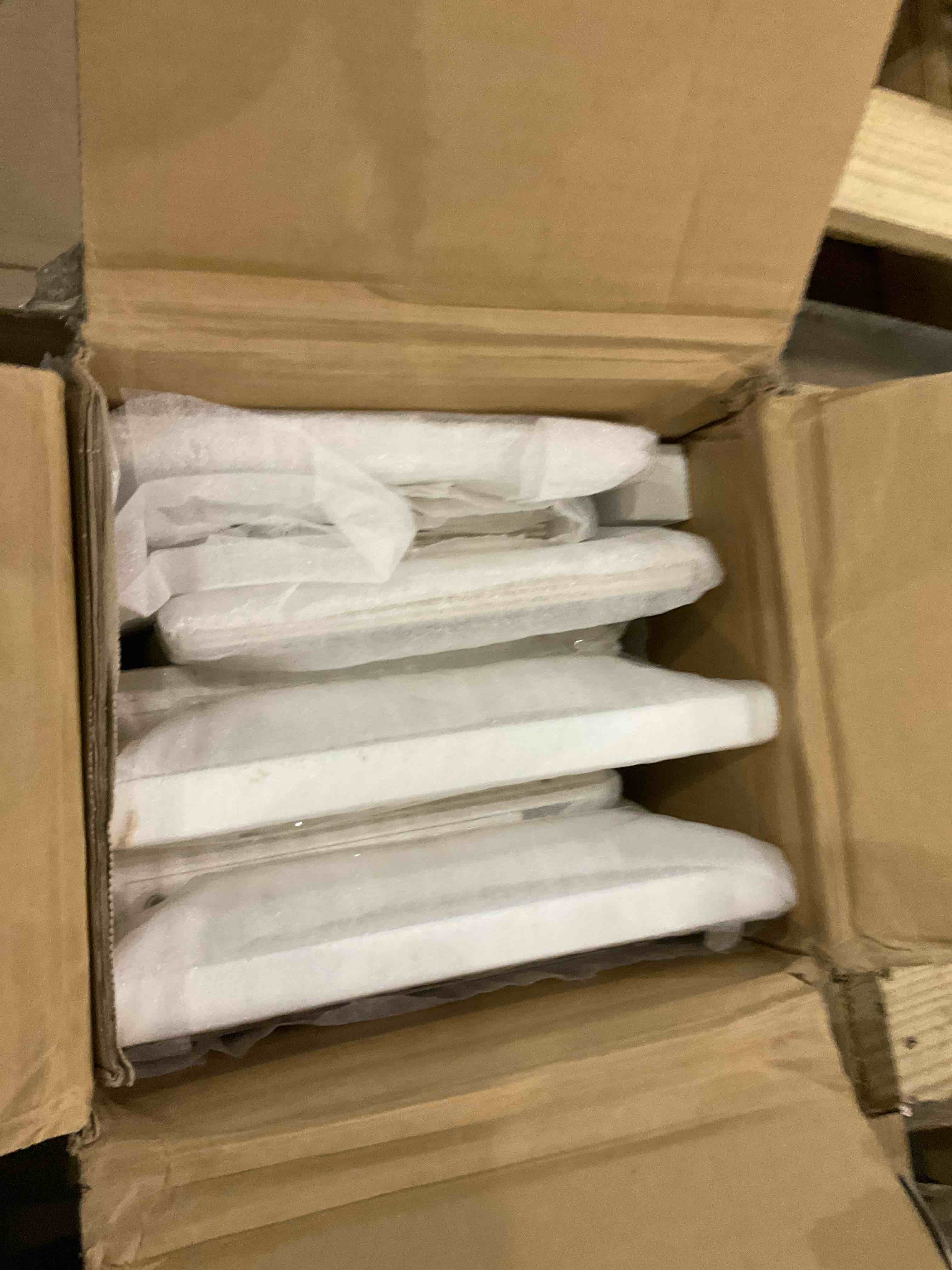 https://s3.amazonaws.com/lotting-images-prod/bidfta/PNK2473364_1751049078124.jpeg