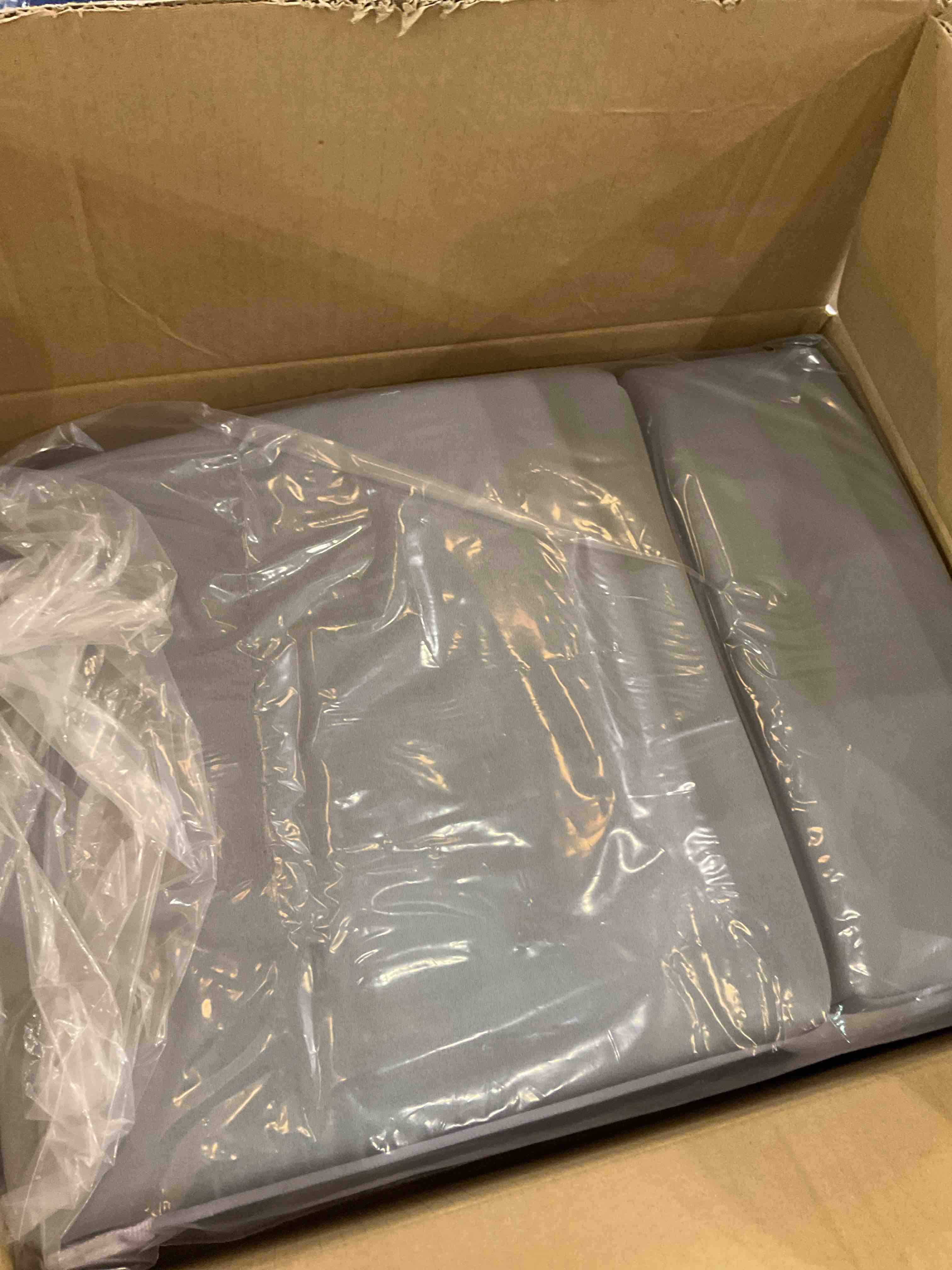 https://s3.amazonaws.com/lotting-images-prod/bidfta/PNK2473393_1751467179902.jpeg