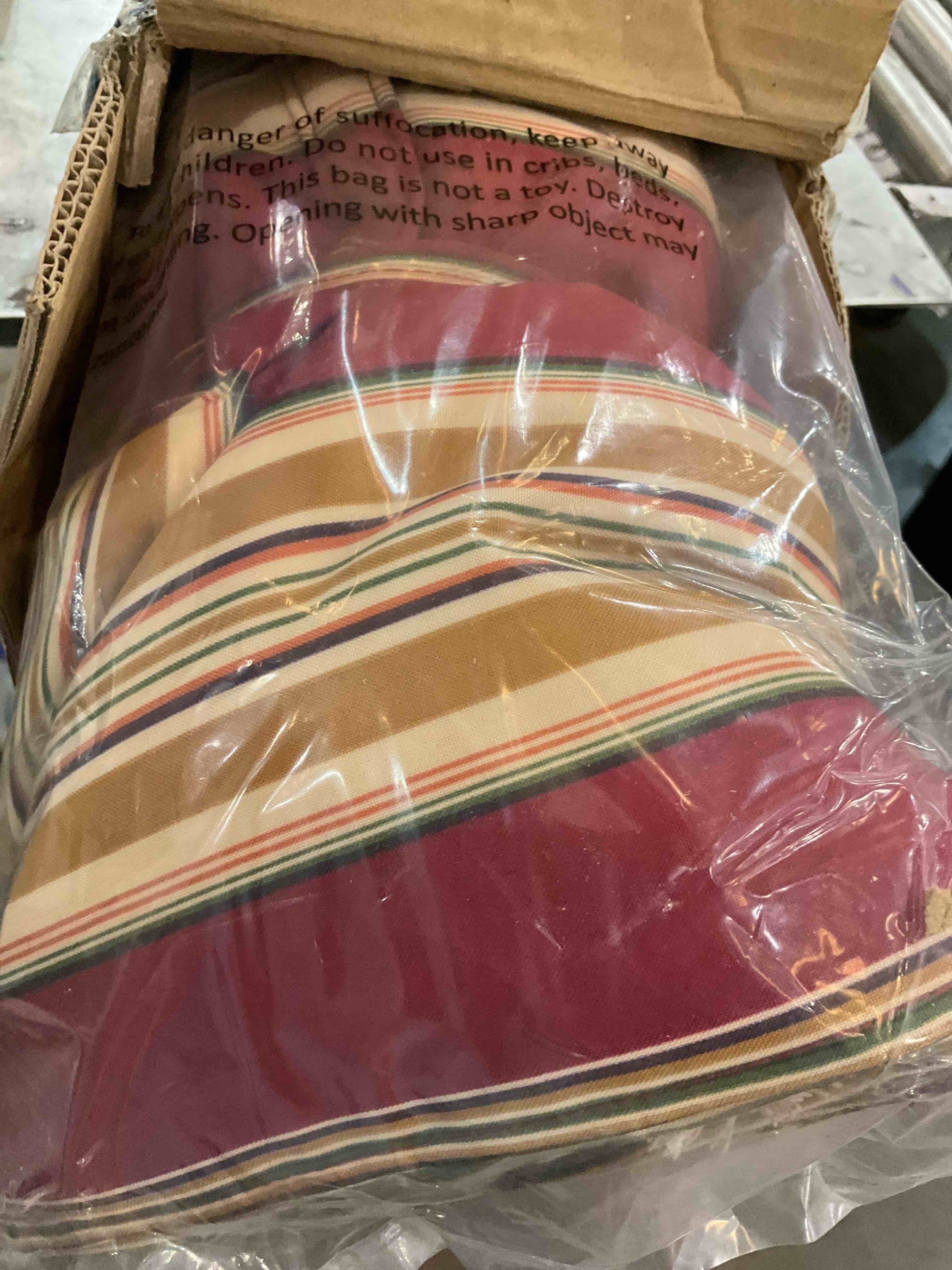 https://s3.amazonaws.com/lotting-images-prod/bidfta/PNK2473829_1751483246257.jpeg