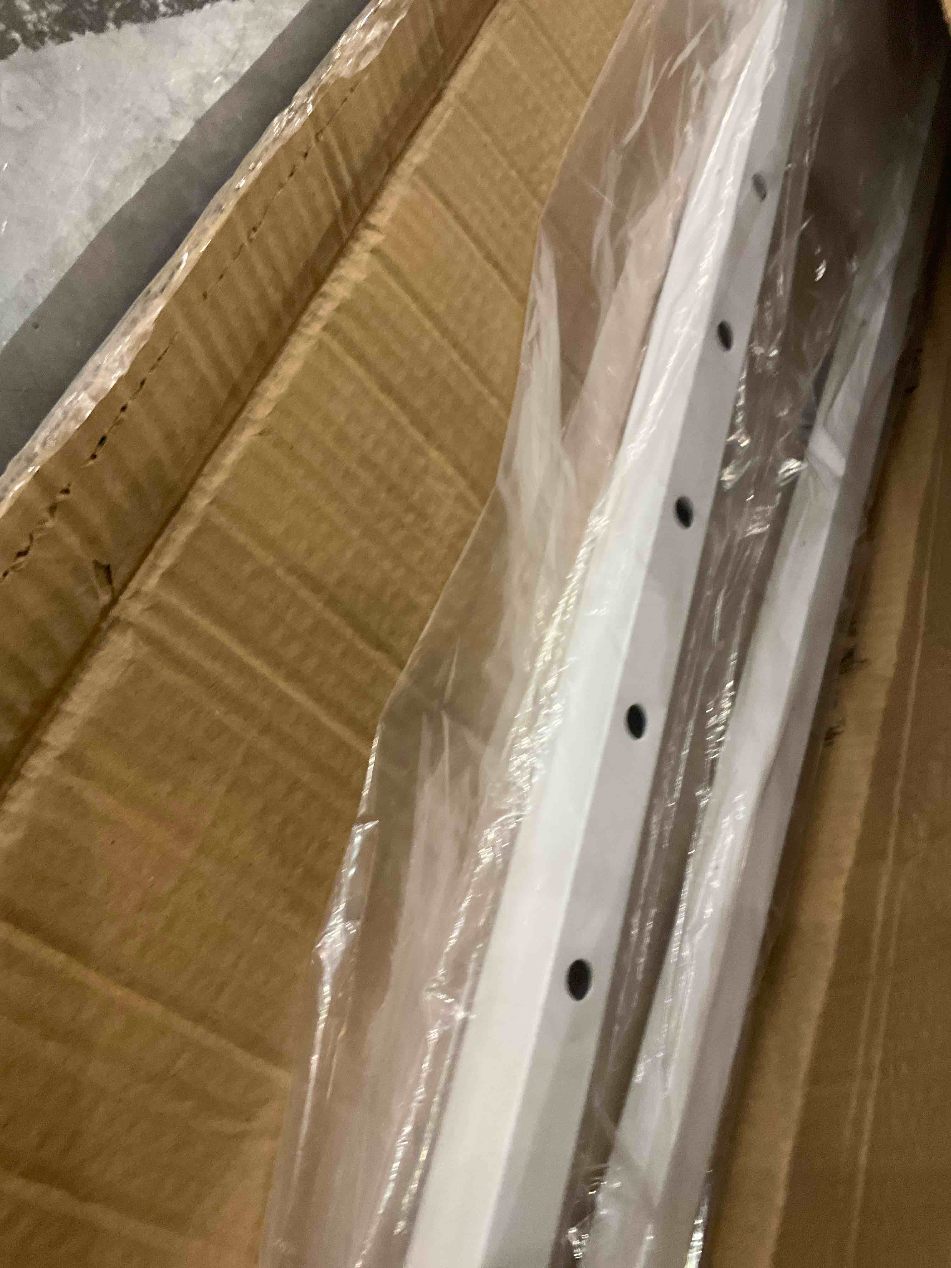 https://s3.amazonaws.com/lotting-images-prod/bidfta/PNK2473944_1751545470363.jpeg
