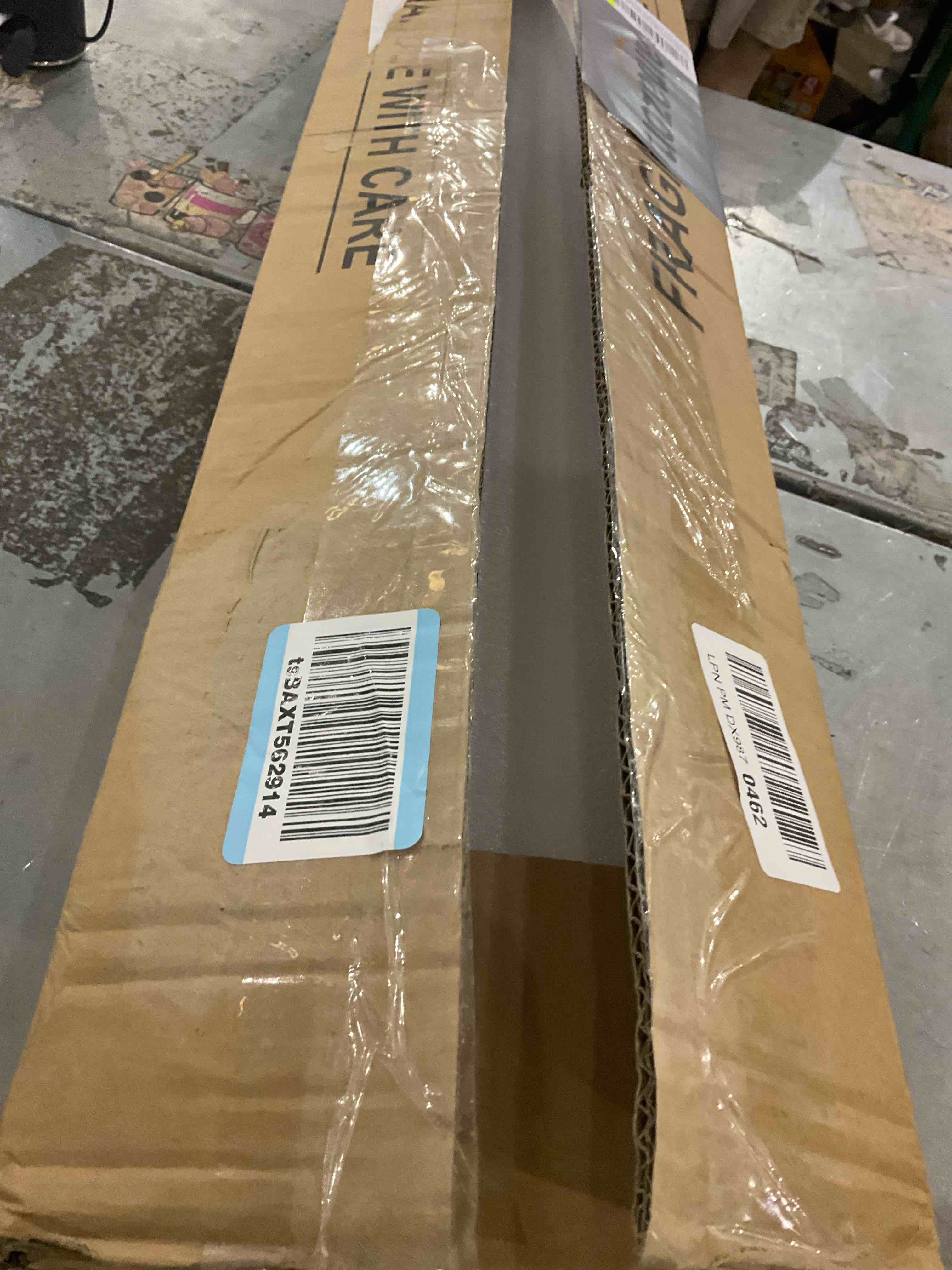 https://s3.amazonaws.com/lotting-images-prod/bidfta/PNK2473947_1751546002637.jpeg