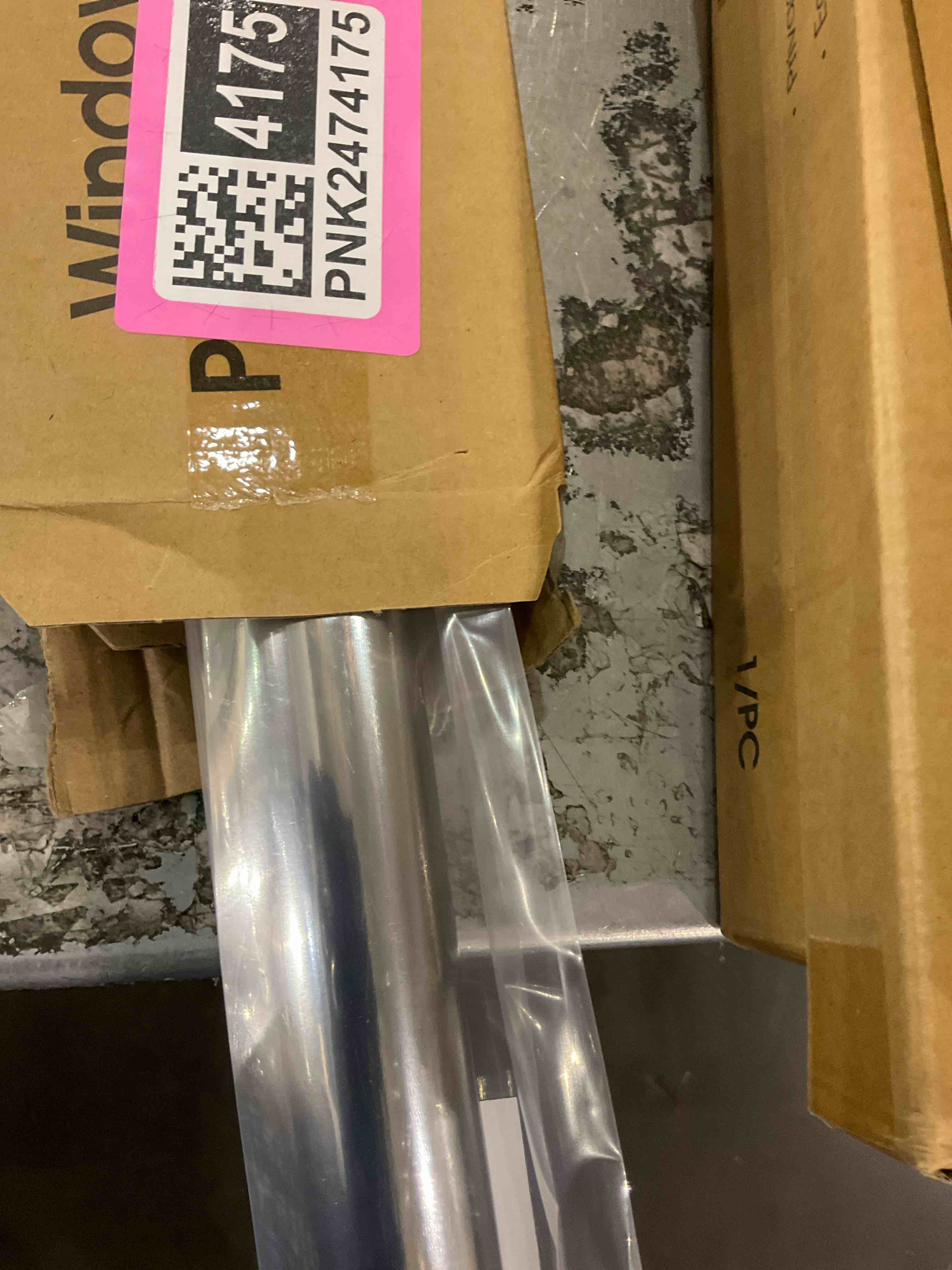 https://s3.amazonaws.com/lotting-images-prod/bidfta/PNK2474178_1751888063019.jpeg