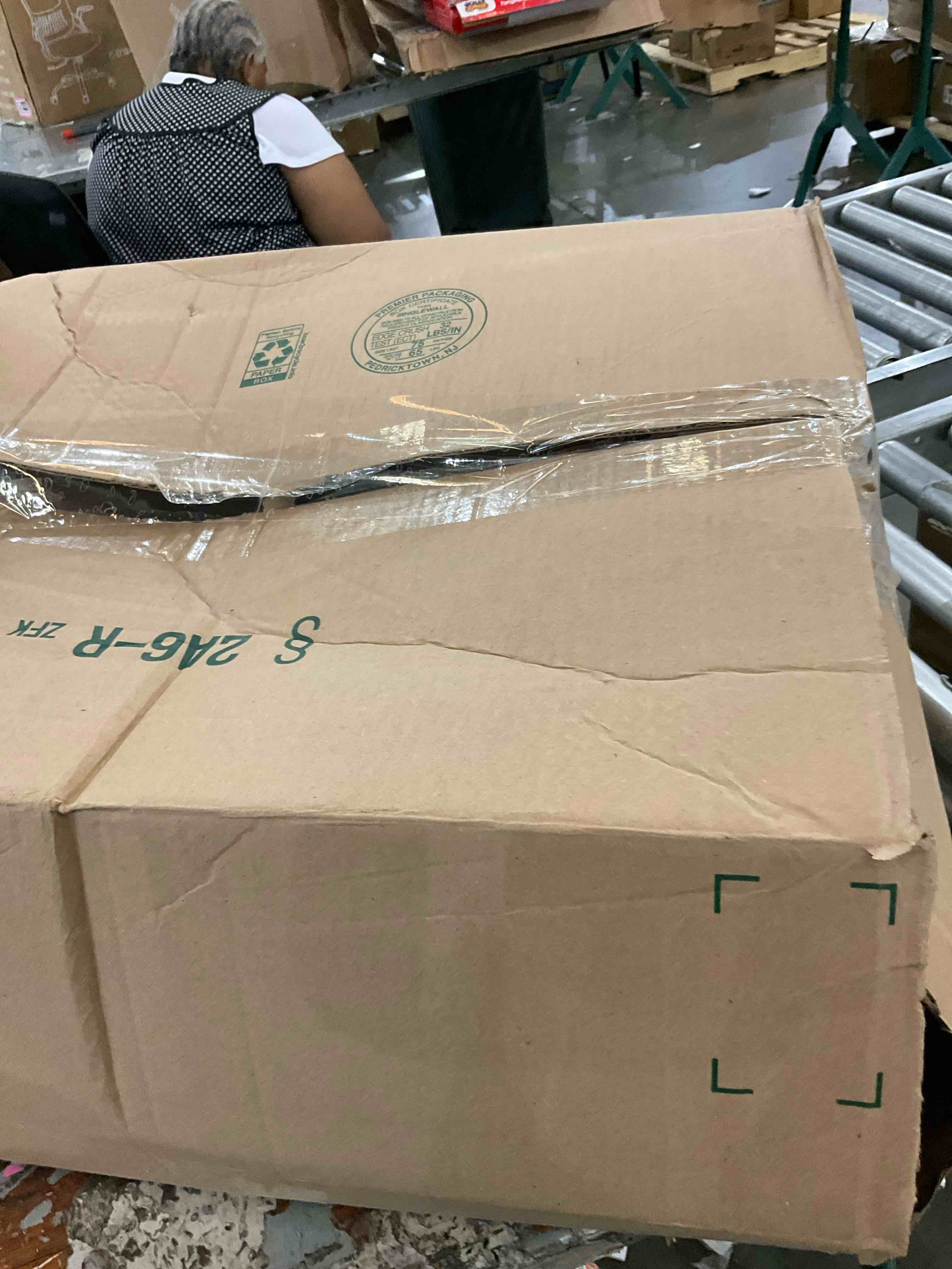 https://s3.amazonaws.com/lotting-images-prod/bidfta/PNK2474402_1751903398359.jpeg