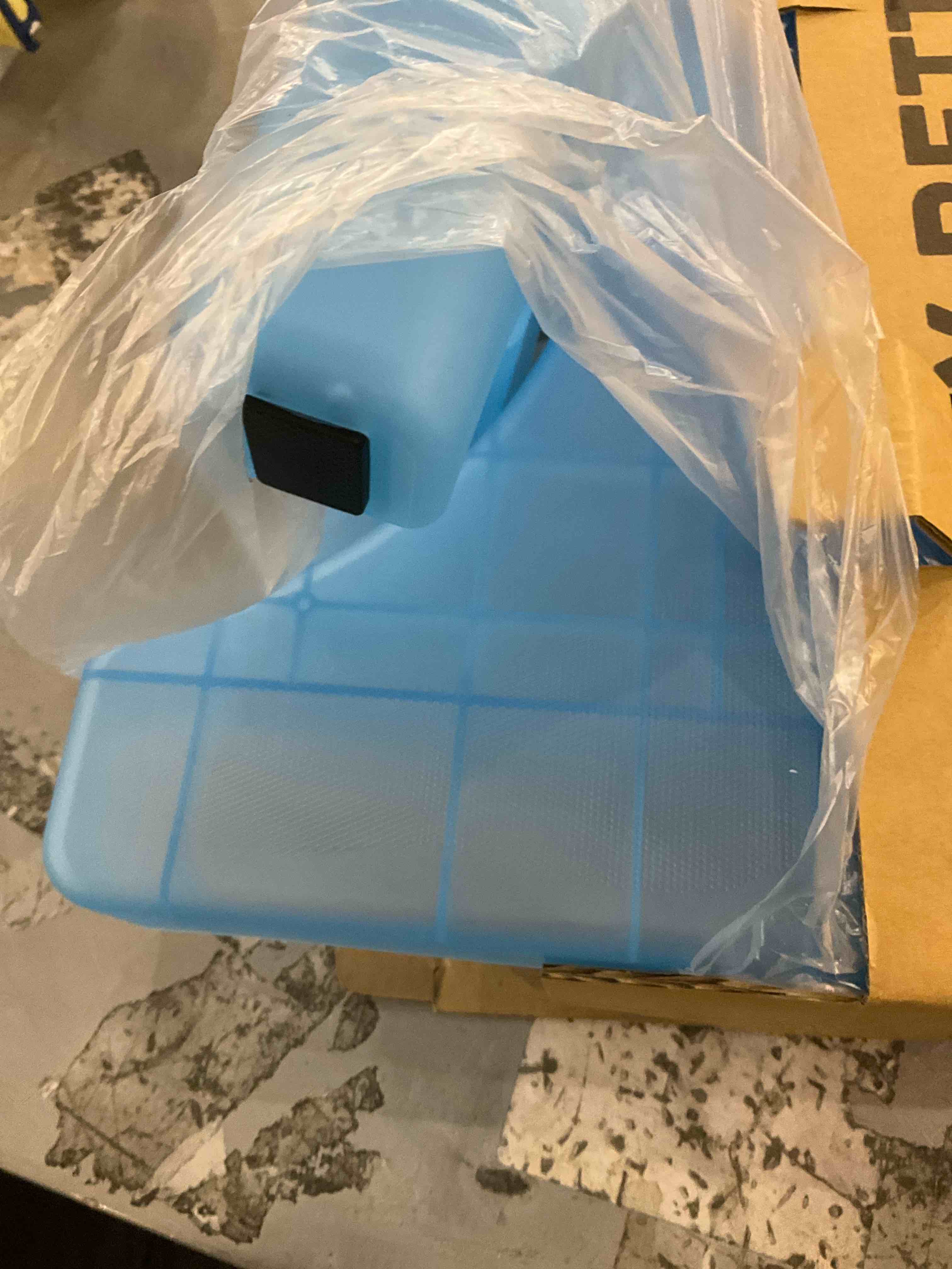 https://s3.amazonaws.com/lotting-images-prod/bidfta/PNK2474533_1751973479427.jpeg