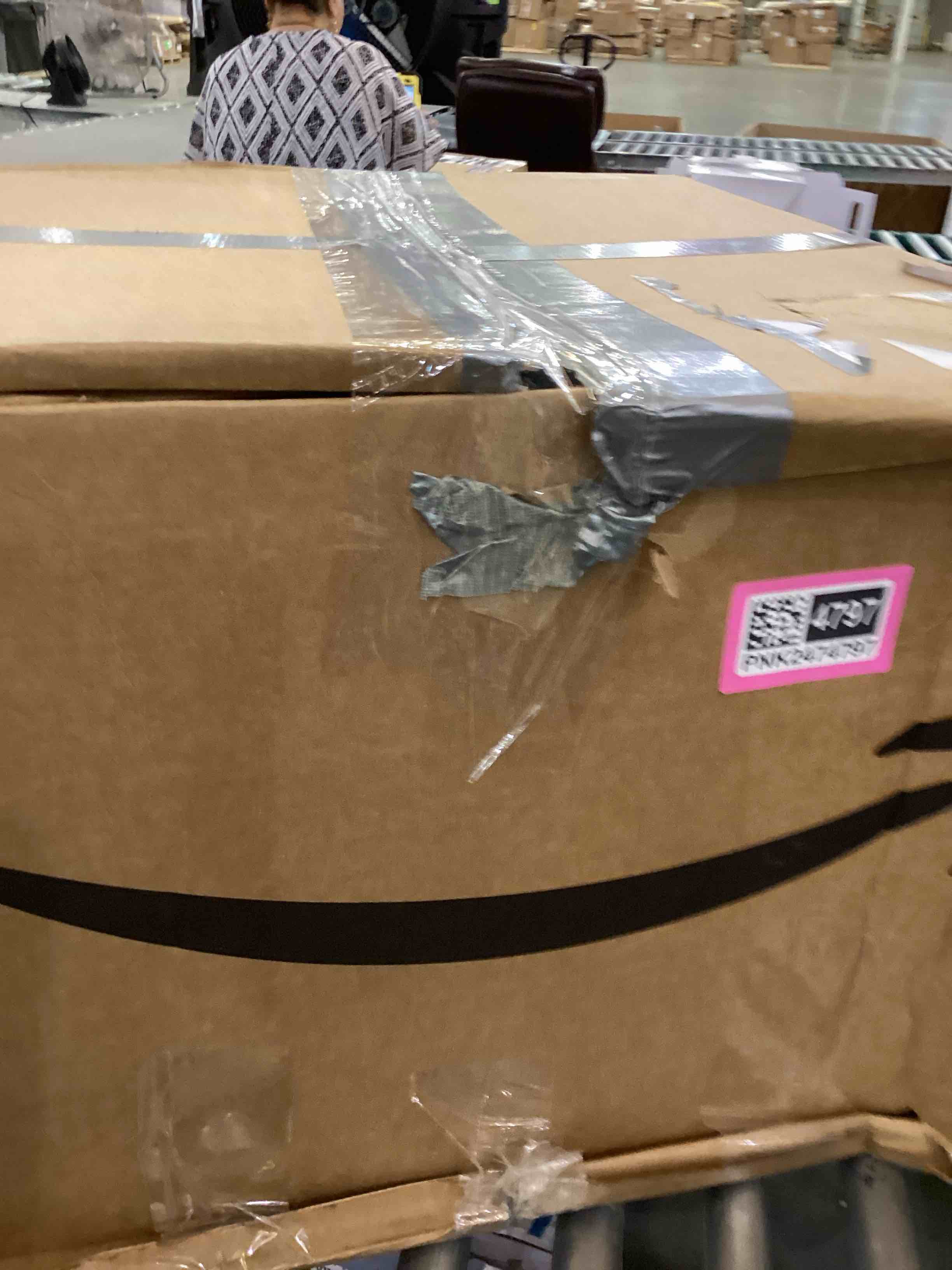 https://s3.amazonaws.com/lotting-images-prod/bidfta/PNK2474797_1752165814015.jpeg