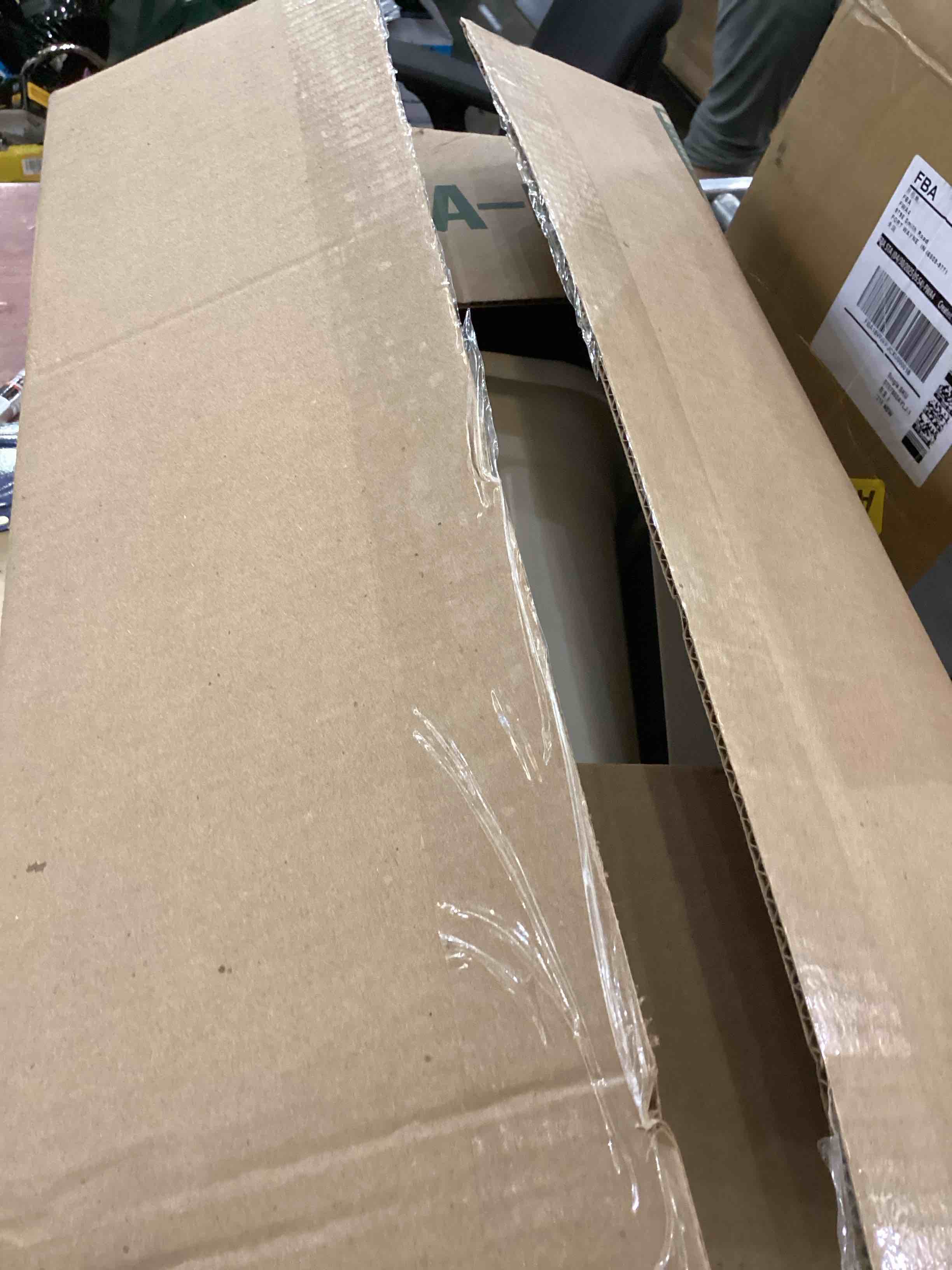 https://s3.amazonaws.com/lotting-images-prod/bidfta/PNK2474941_1752261109457.jpeg