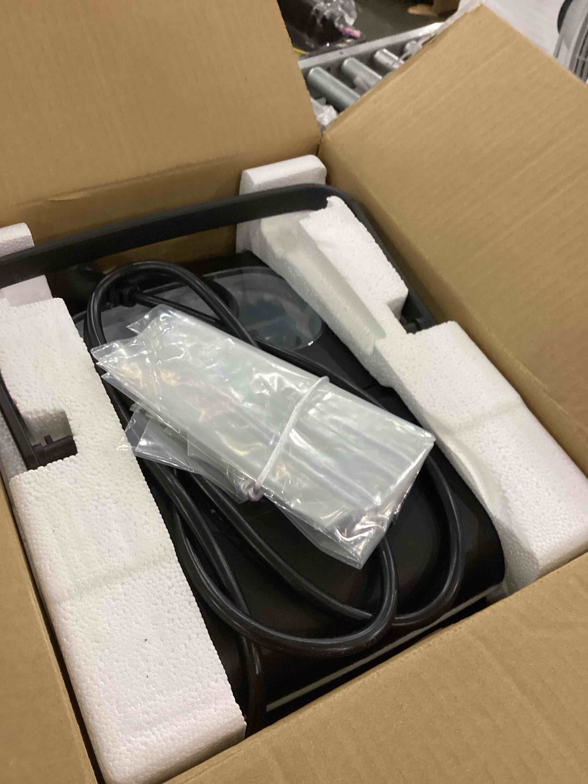 https://s3.amazonaws.com/lotting-images-prod/bidfta/PNK2474973_1752496383527.jpeg
