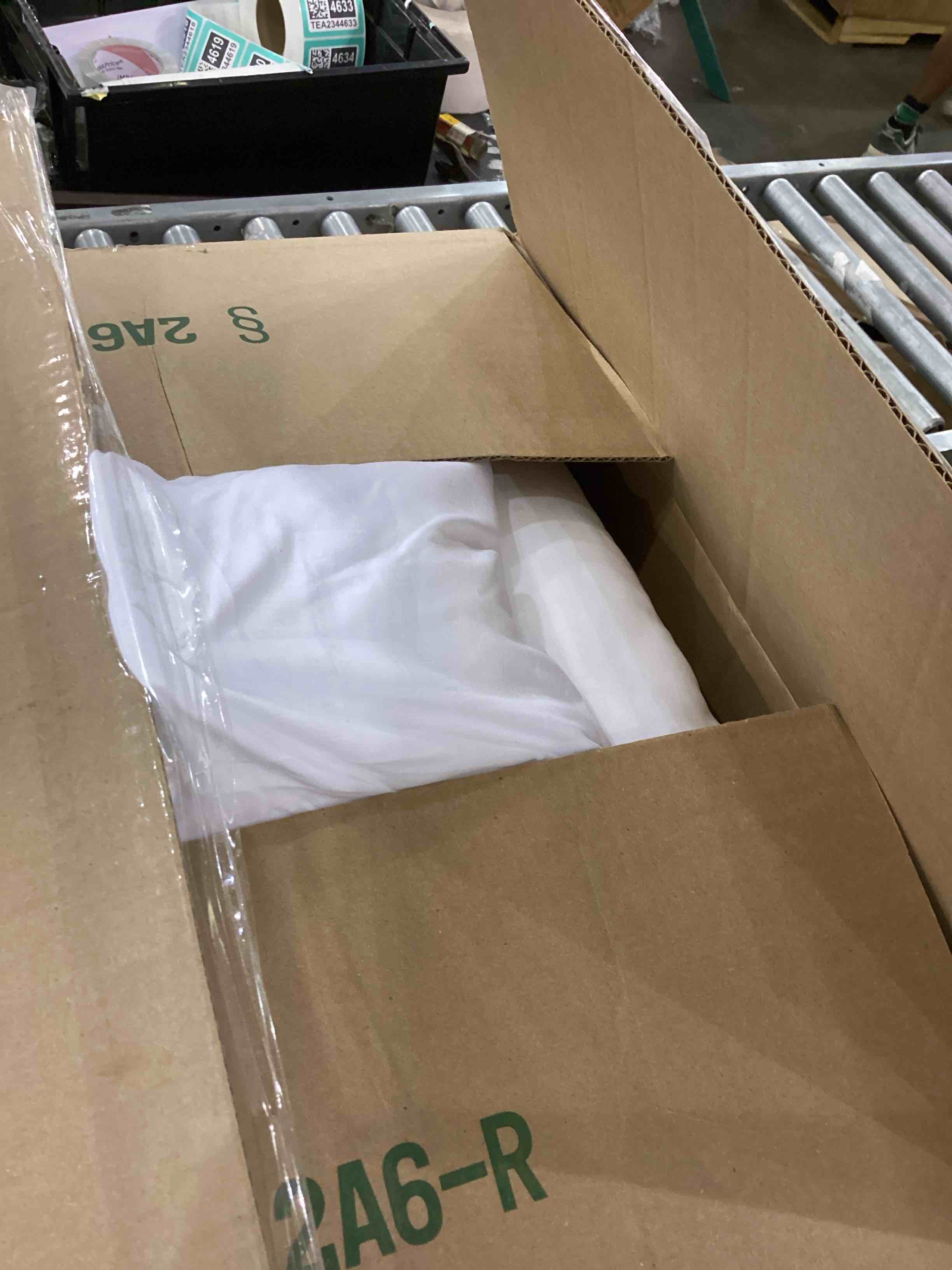 https://s3.amazonaws.com/lotting-images-prod/bidfta/PNK2475150_1752518689389.jpeg