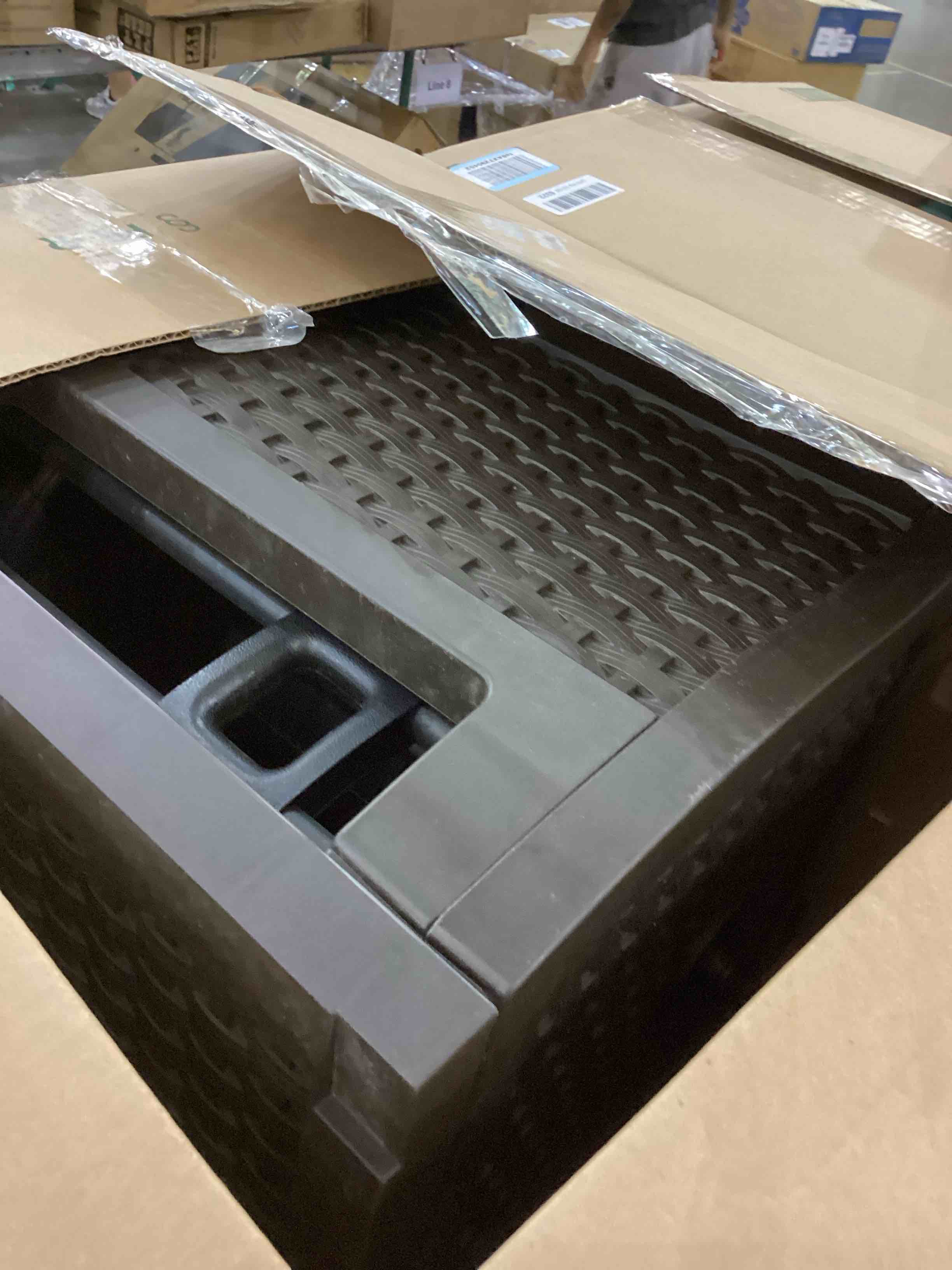 https://s3.amazonaws.com/lotting-images-prod/bidfta/PNK2475159_1752519084257.jpeg