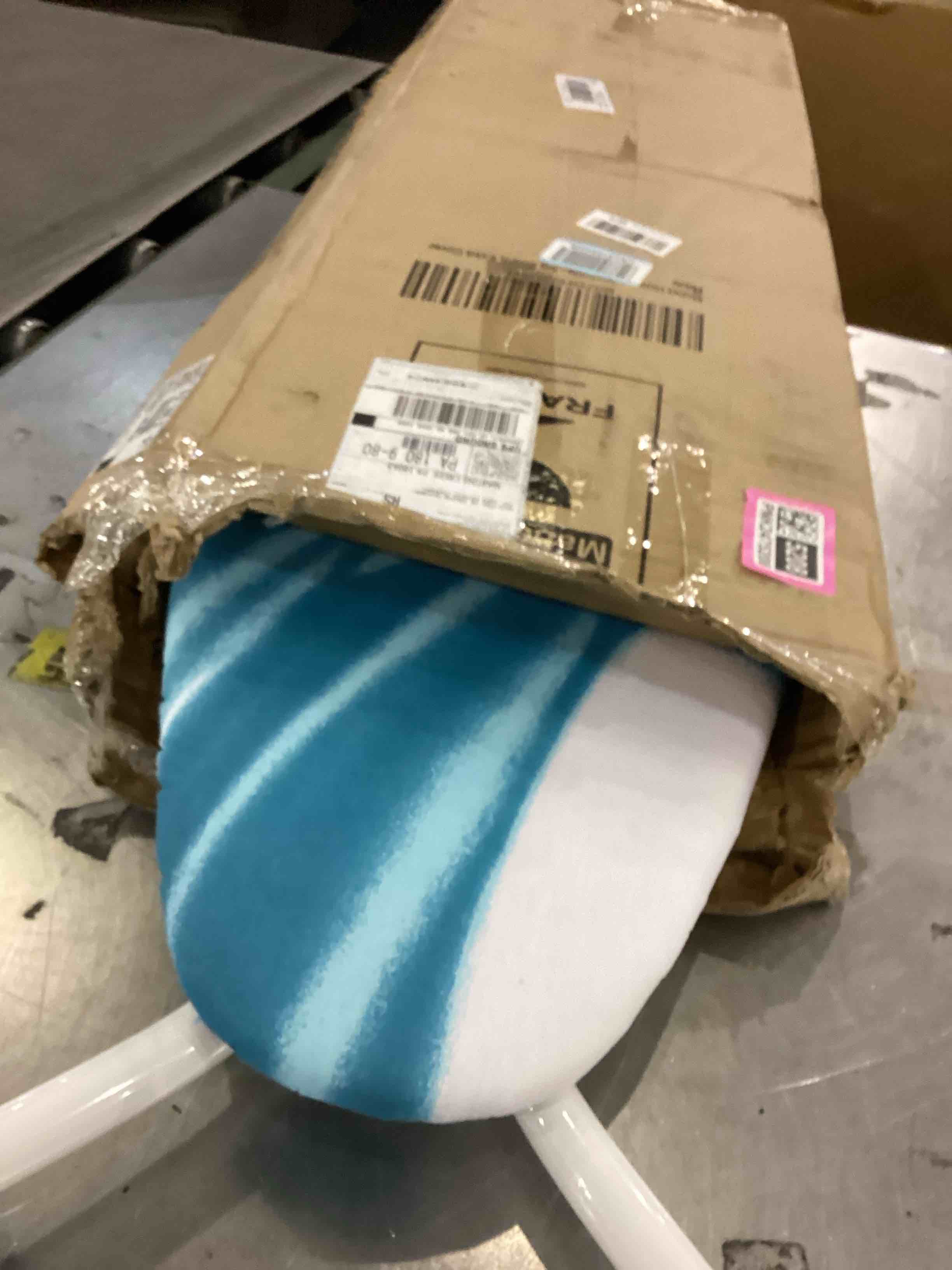 https://s3.amazonaws.com/lotting-images-prod/bidfta/PNK2475208_1752581766040.jpeg