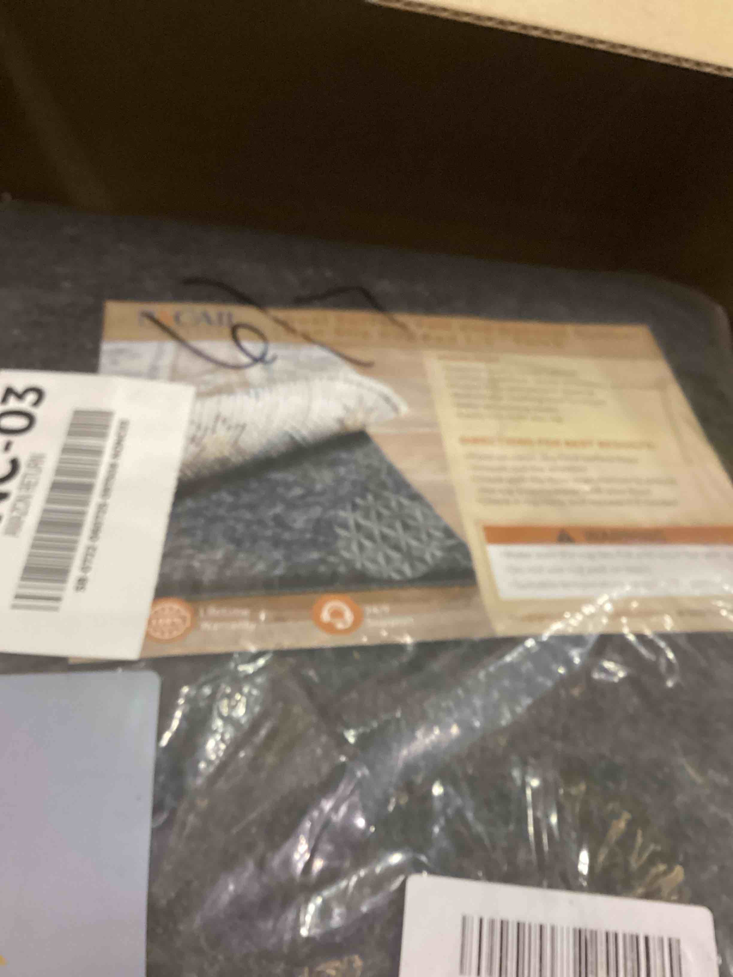 https://s3.amazonaws.com/lotting-images-prod/bidfta/PNK2475364_1752589091750.jpeg