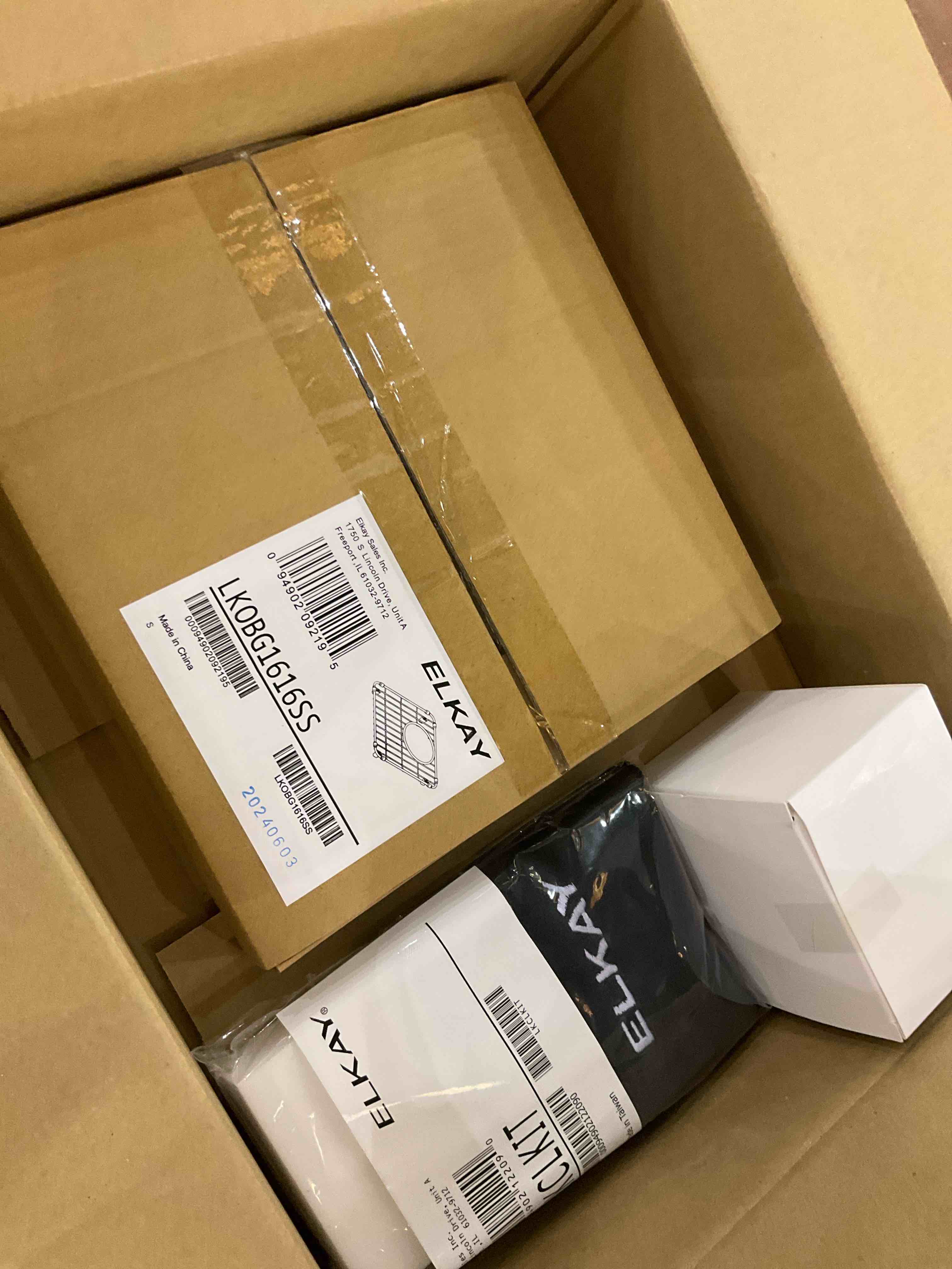 https://s3.amazonaws.com/lotting-images-prod/bidfta/PNK2476036_1751388402732.jpeg