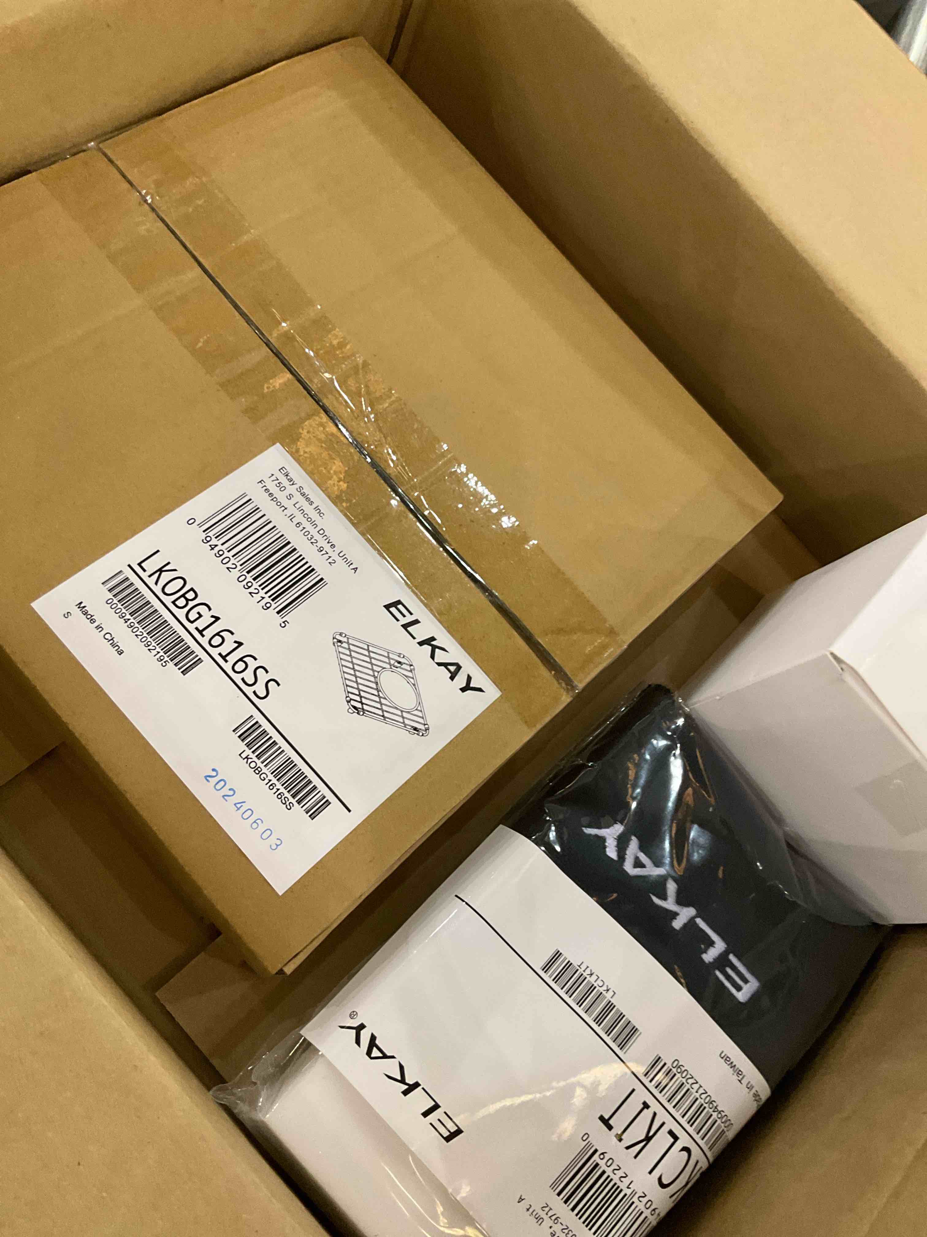 https://s3.amazonaws.com/lotting-images-prod/bidfta/PNK2476036_1751388403900.jpeg