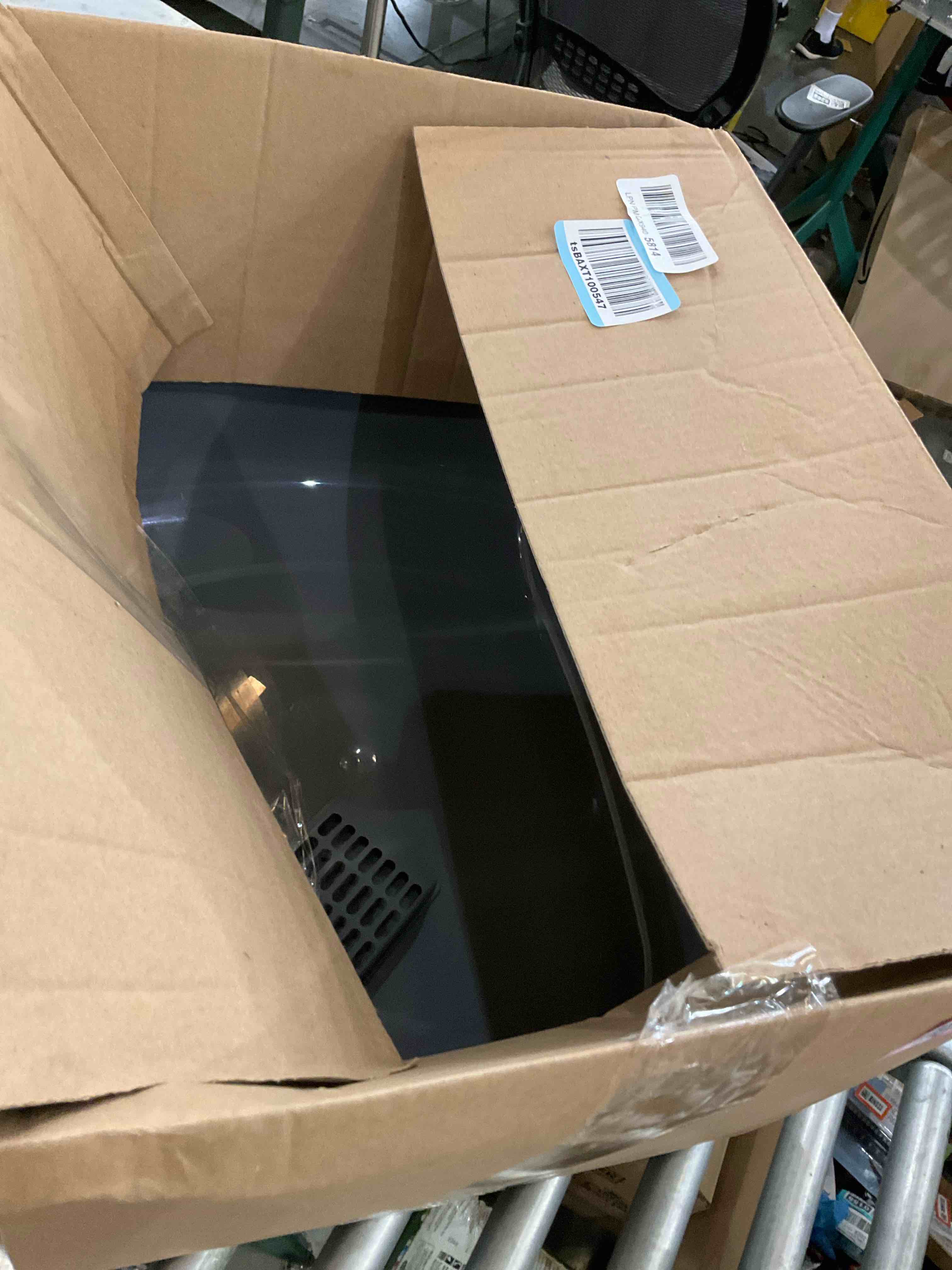 https://s3.amazonaws.com/lotting-images-prod/bidfta/PNK2476303_1751038334837.jpeg