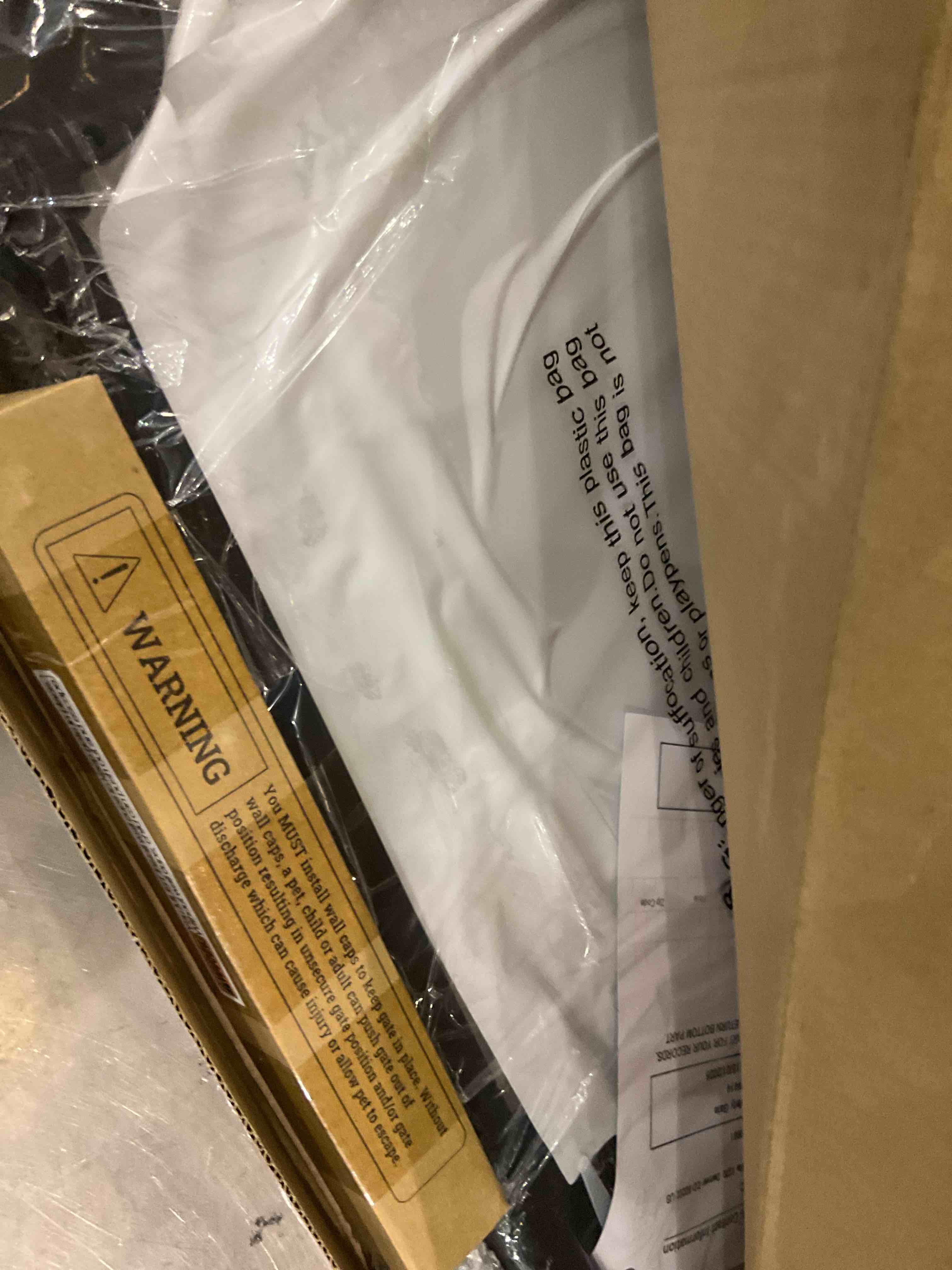 https://s3.amazonaws.com/lotting-images-prod/bidfta/PNK2476390_1751045392693.jpeg