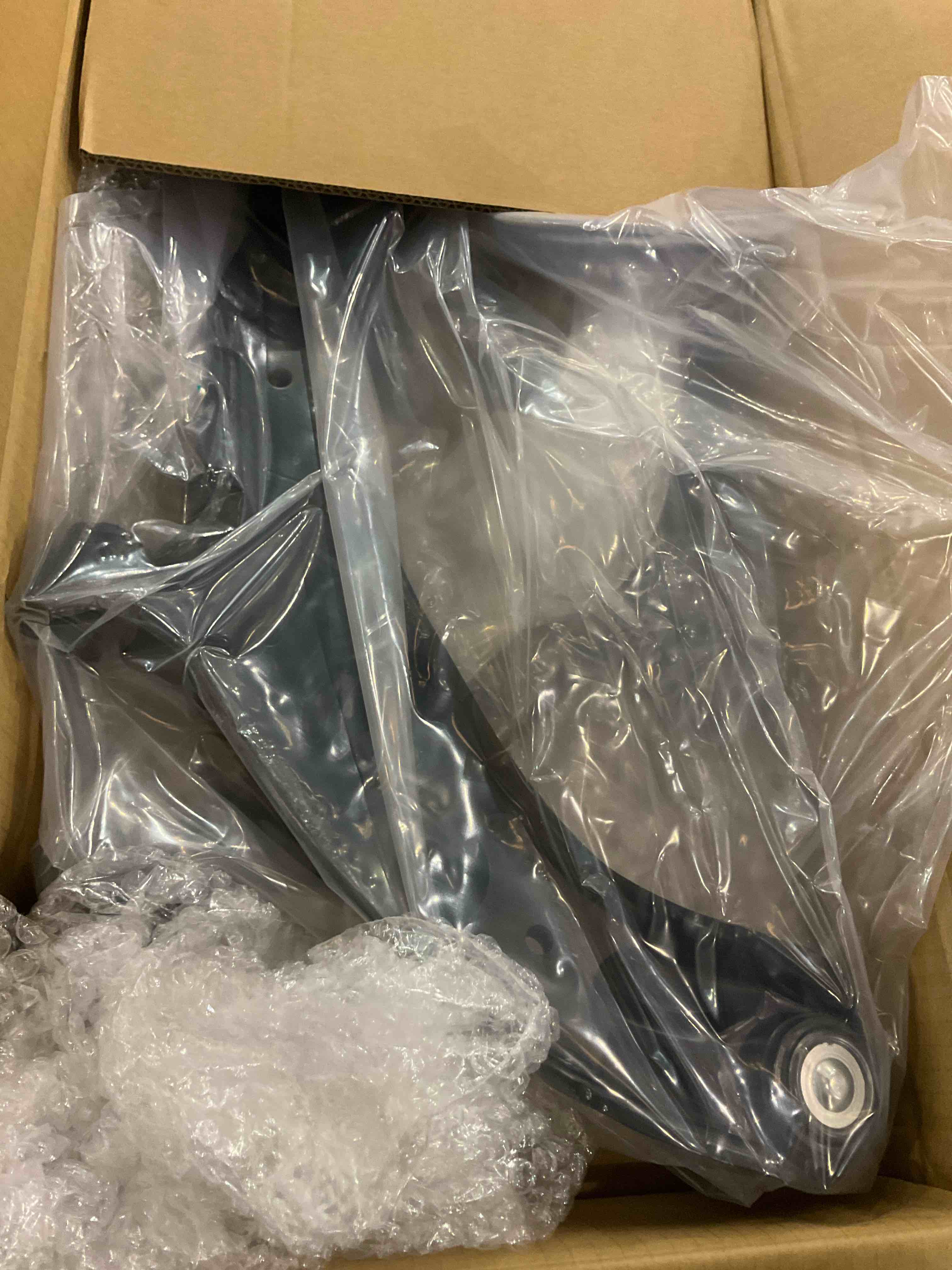 https://s3.amazonaws.com/lotting-images-prod/bidfta/PNK2476639_1751287777554.jpeg